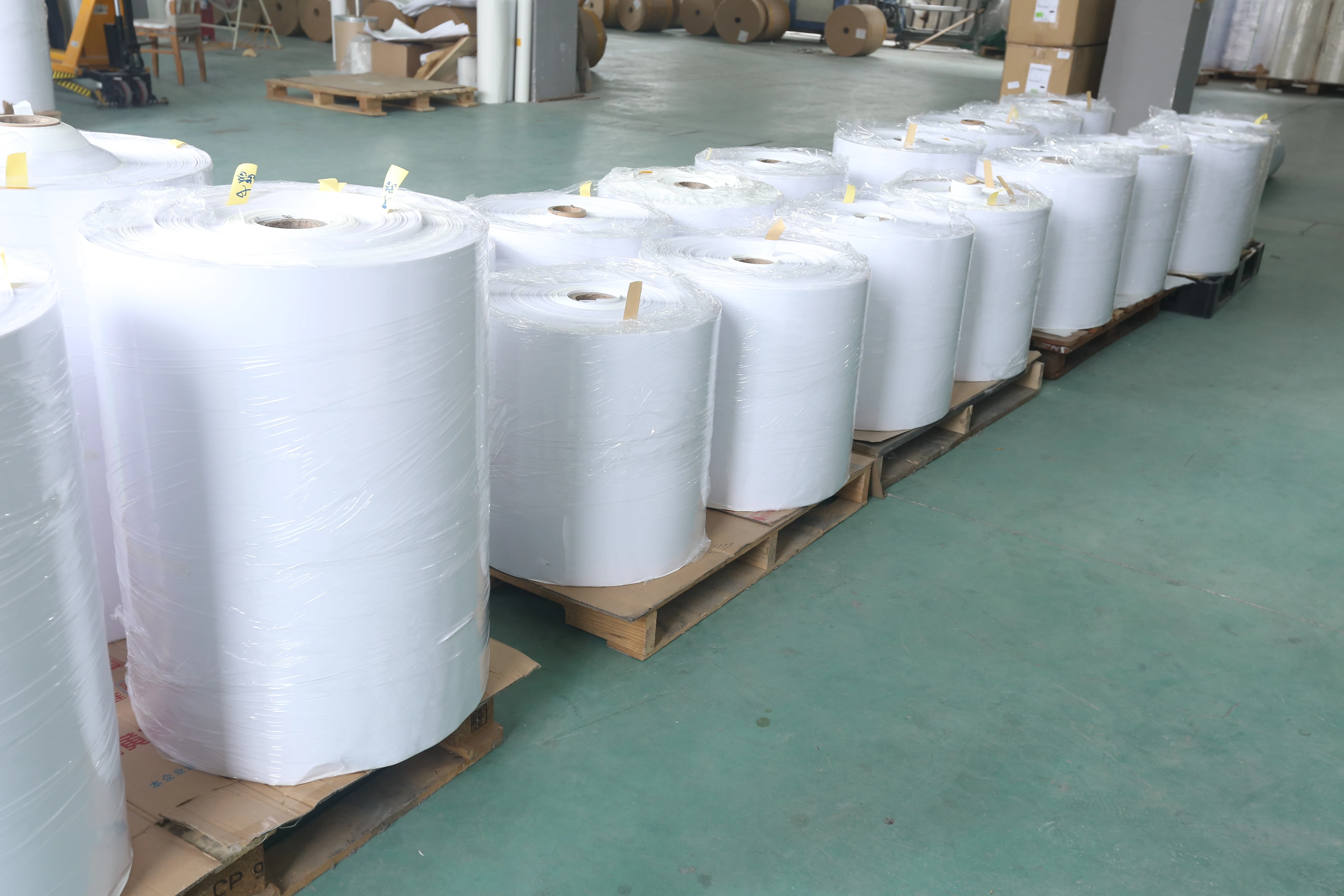Big viscosity hot melt adhesive granules for bonding the EPDM rubber material