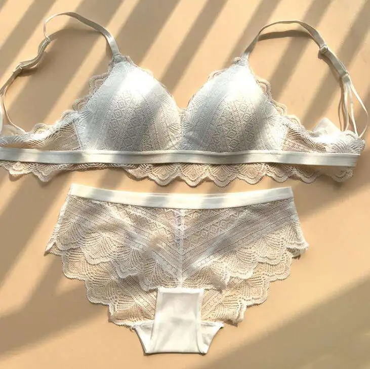 2022 Wholesale new ladies European and American style underwear no trace sleep no steel ring triangle cup sexy lace bra set