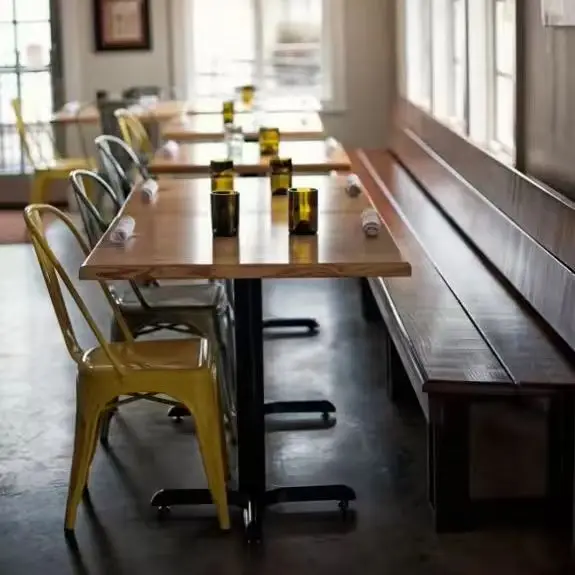 Professional 2024 New Furniture Wood Top with Metal Legs Kitchen Dining Wooden Restaurant Table