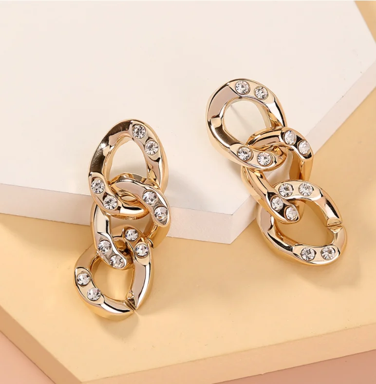 Hot new style net celebrity fashion street earrings, long chain earrings with good diamond temperament