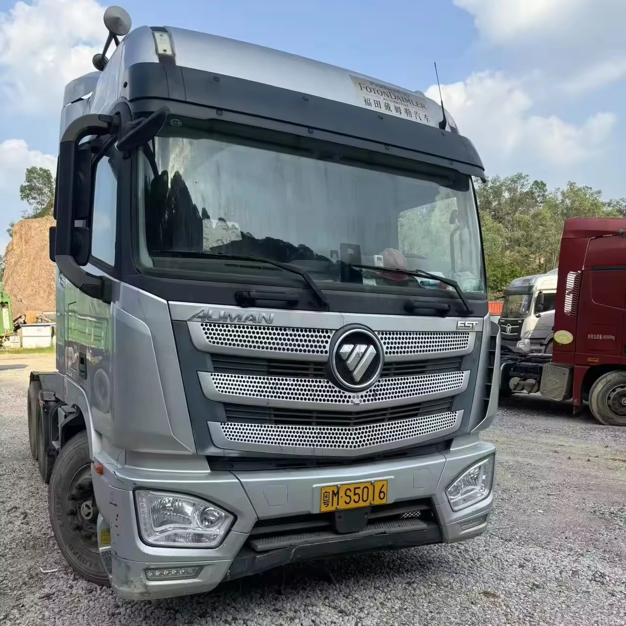 China Stock Machine Good Condition 6x4 Sinotruck 370hp 10 Wheels Faw Trailer Head Truck Prices