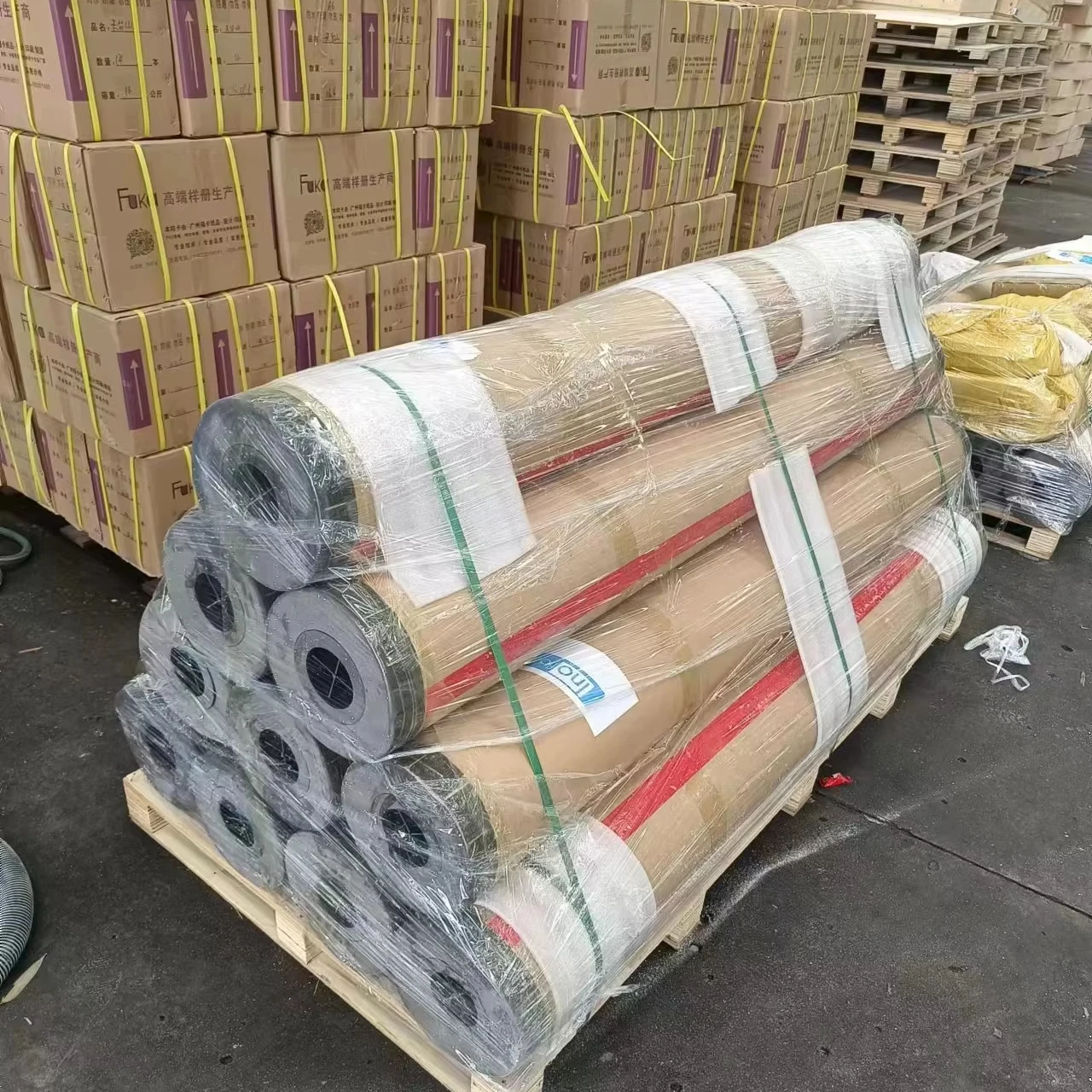 Резиновый виниловый настил является здоровым водонепроницаемым износостойким простым в установке и без загрязнений для школьного больничного офиса