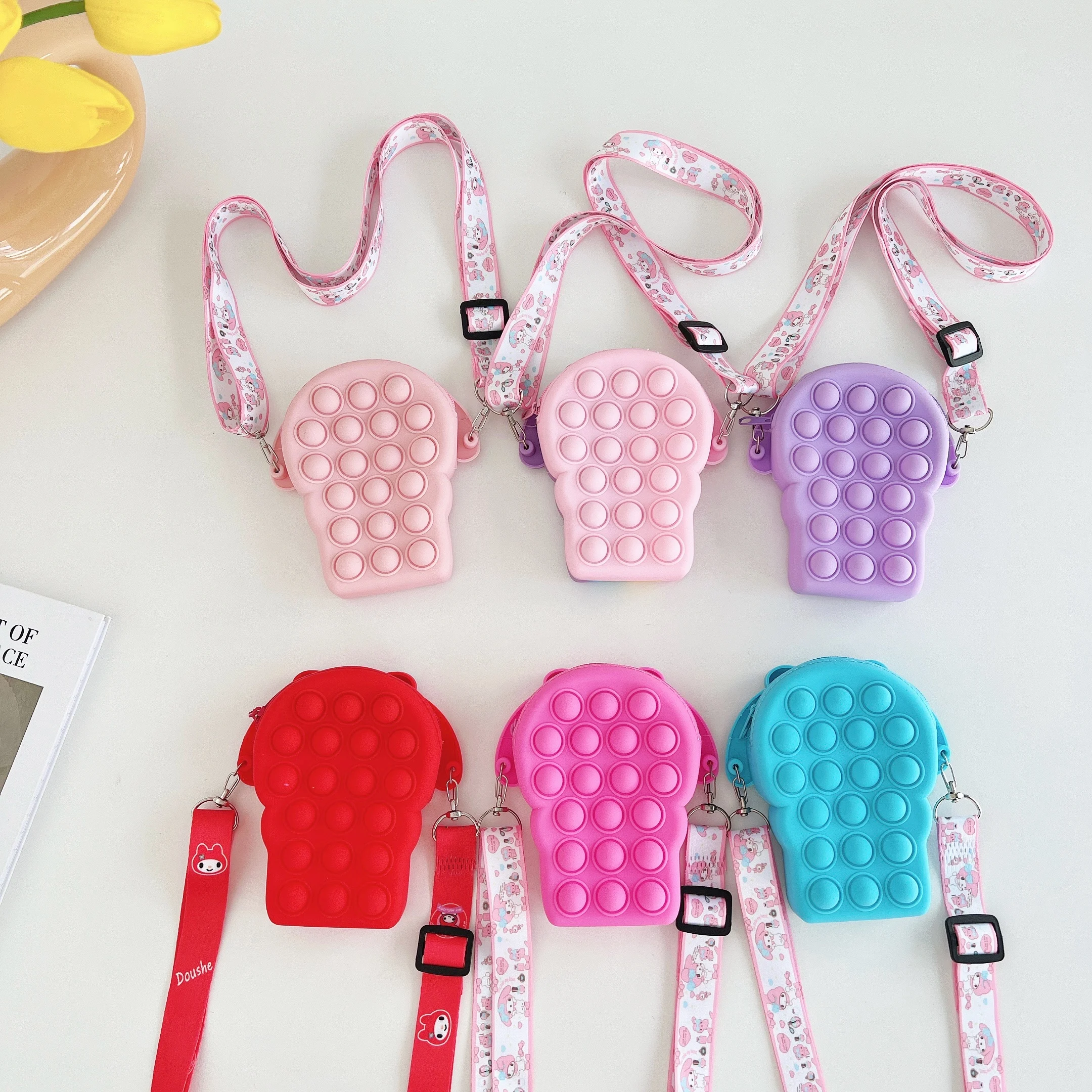 Low Moq Customized Color Shape Pattern Small Coin Hand Silicone Bags for Women Gifts