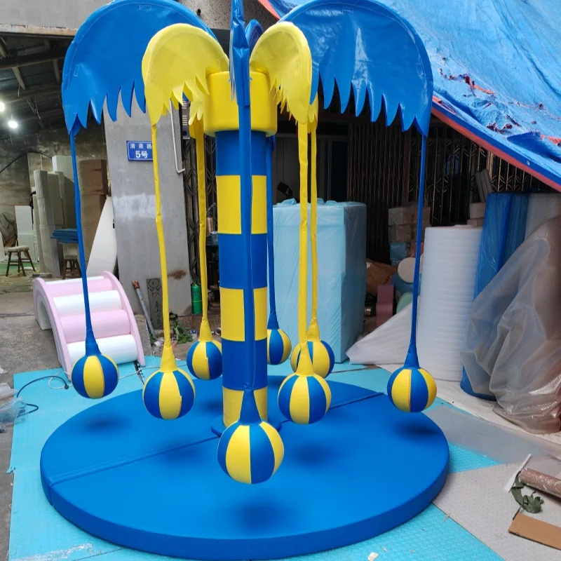 Детская игровая площадка с кокосовой пальмой