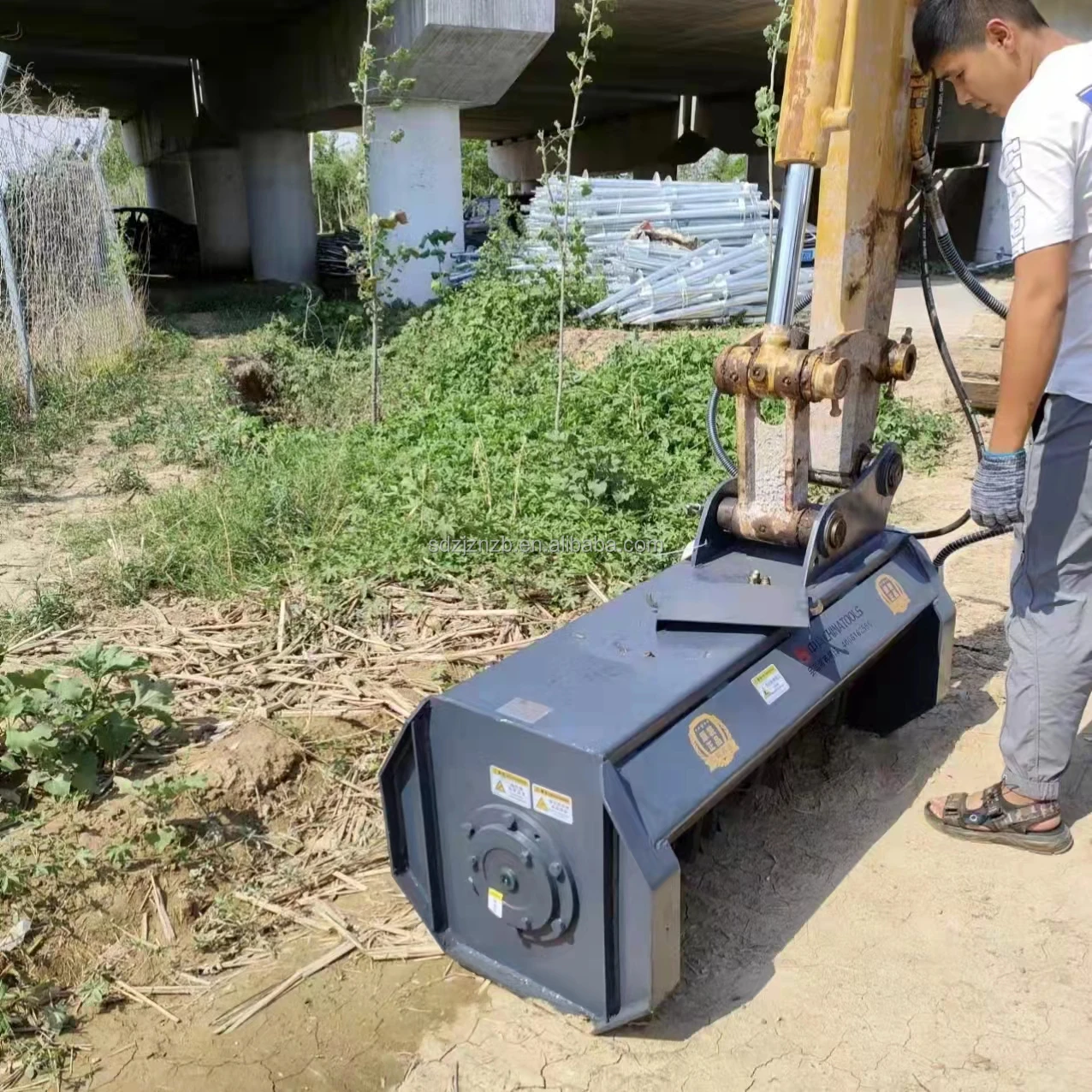 Multi-purpose forestry mulching machine bush mower brushcutter roadside weeds hydraulic mower