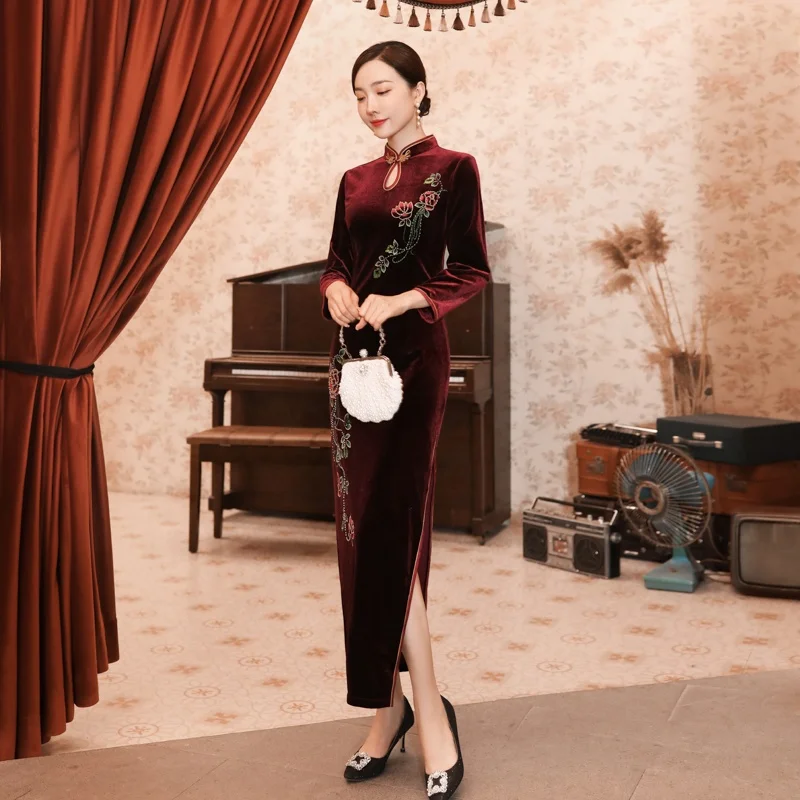 
Traditional Chinese Cheongsam long embroidery Qipao winter velvet fabrics Wedding Dress For Women 
