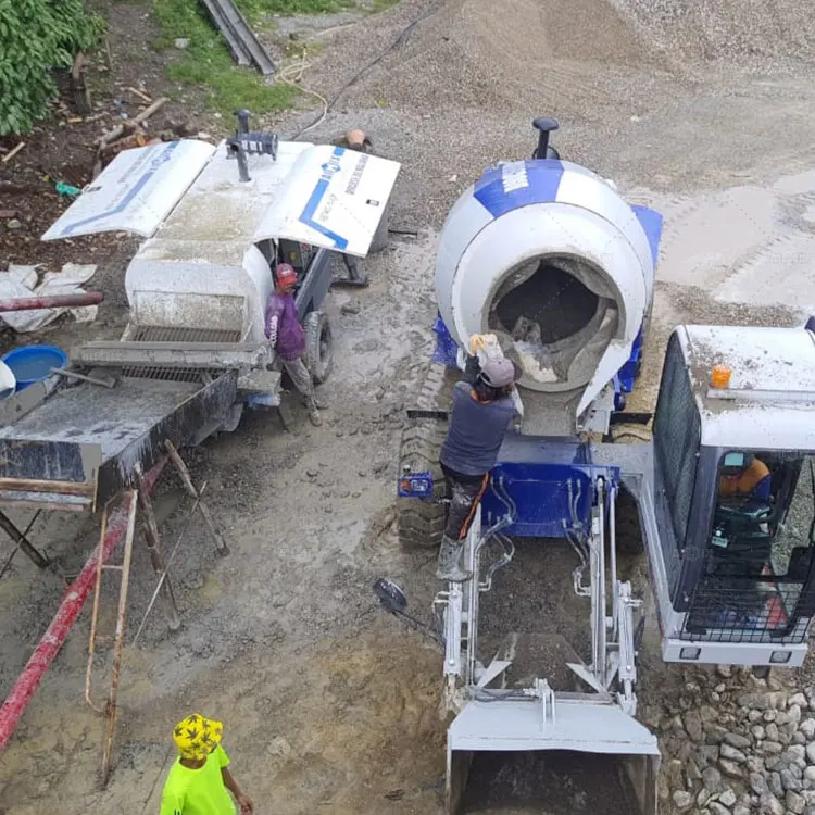 2.6 CBM/Batch Diesel Engine Automatic Self Loading Lifting Concrete Mixer Truck Machine