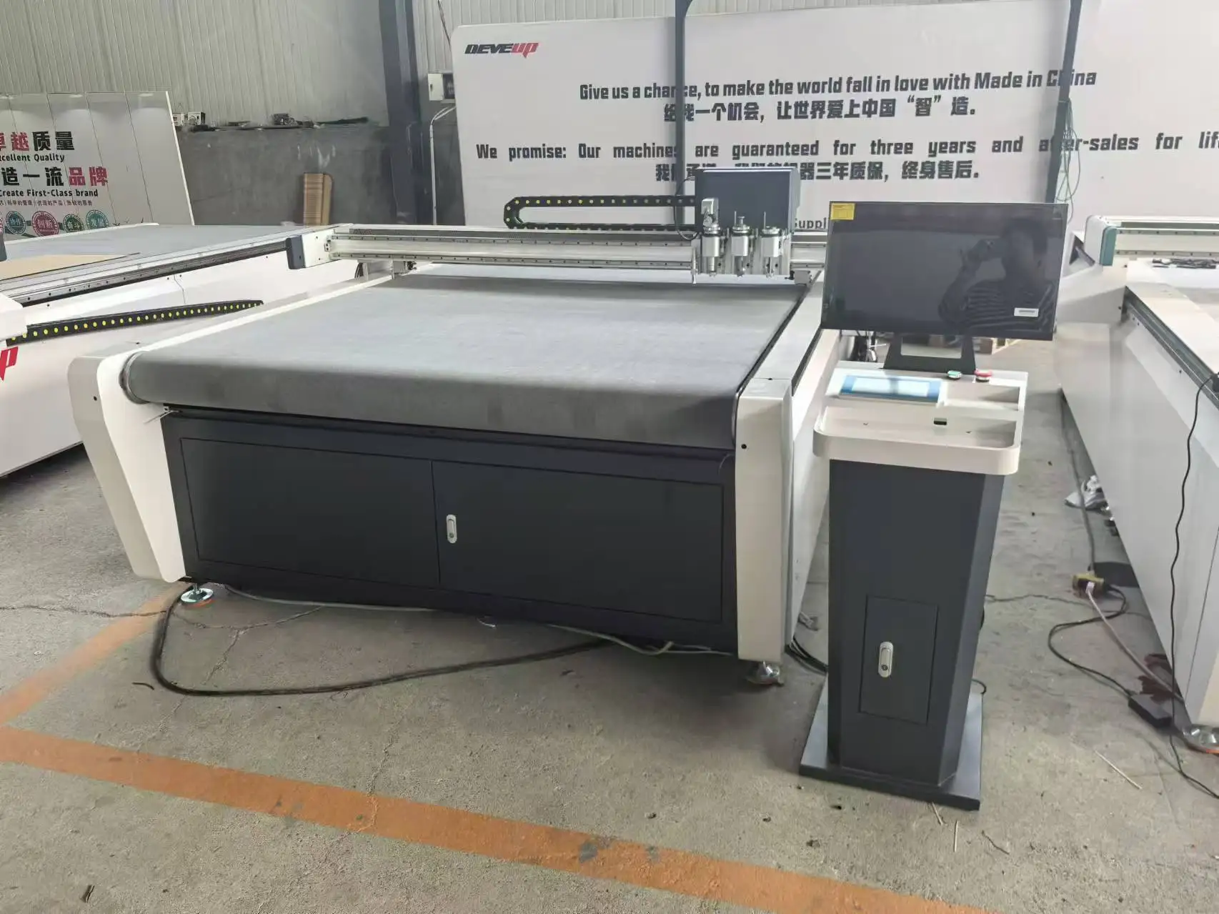 Factory Selling CNC Cutting Machine Digital Cutter For Cardboard Corrugated Box Kraft Paper PVC Board