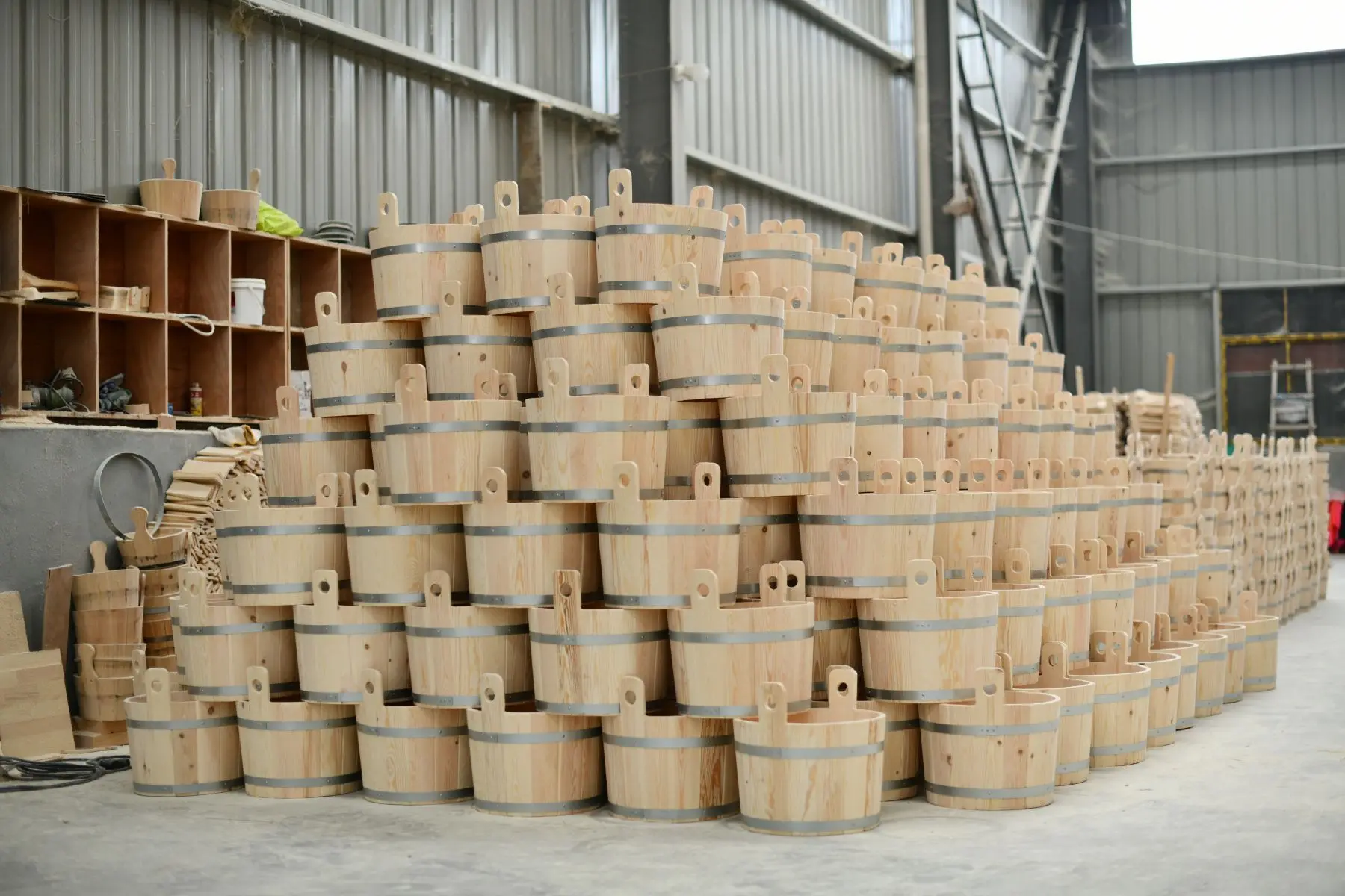 Wooden Barrel Handmade Traditional Sauna Bucket and Ladle Set Barrel Sauna Spa Accessory