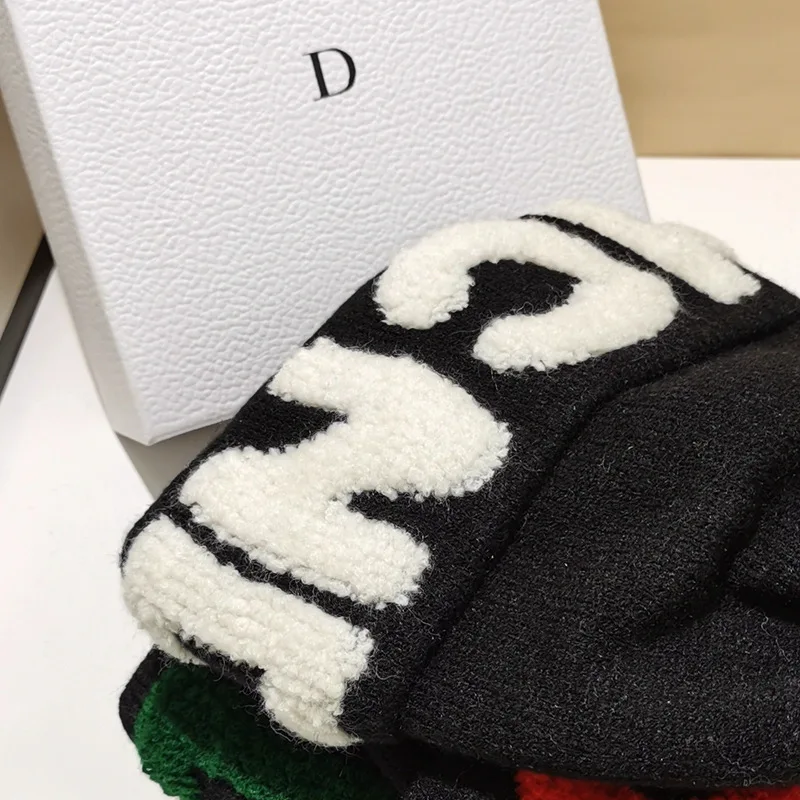 Hot Selling Custom Furry Letter Logo Autumn Winter hat  warm Thickening knitting caps Sports Plain Knit Beanie Hat
