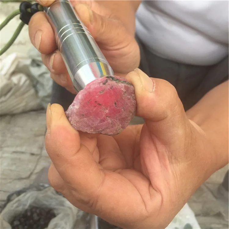 Wholesale Natural Precious stone Ruby Rock corundum rough gemstones Tumbled Stone Gravel For Raw material