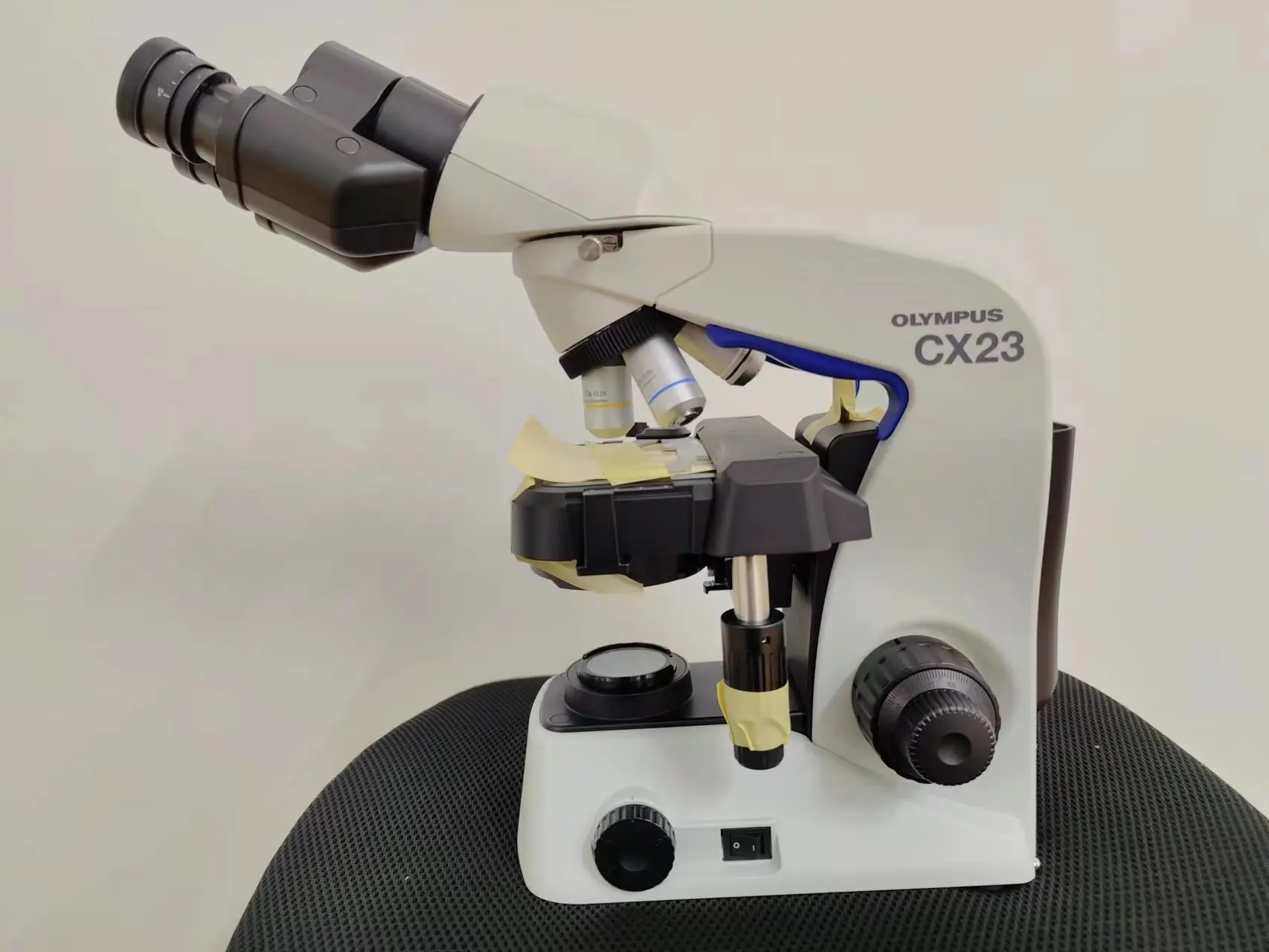 Биологический микроскоп Olympus CX23 применимый к нескольким полям