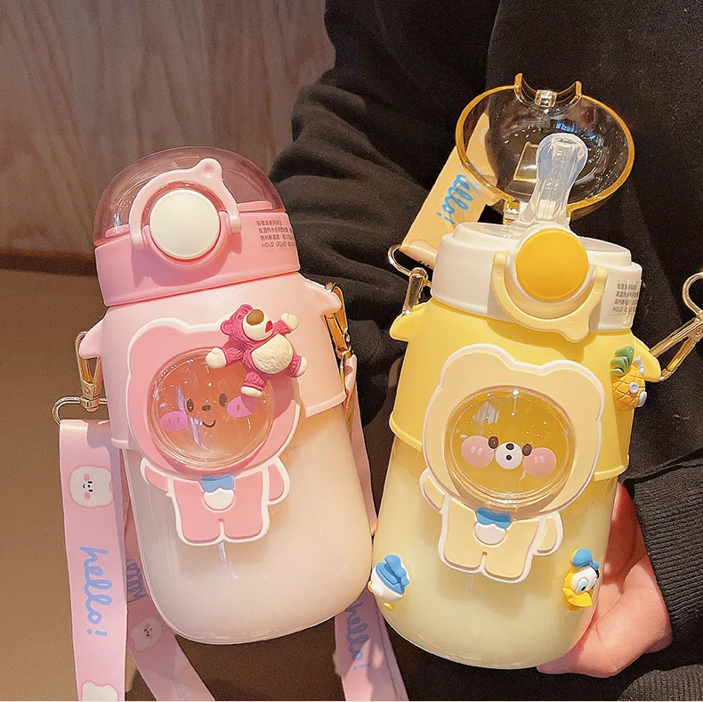The new bear transparent glass water cup summer high value cartoon cute children straw plastic water bottle