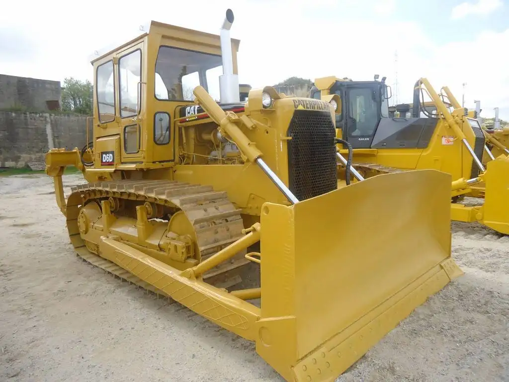 Japan made CAT D6D Crawler bulldozer ,Caterpillar D6D used cheap tracked dozer in Shanghai China