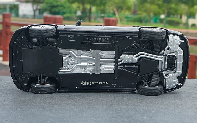 Zhengfeng 1/18 Original Factory Diecast Alloy Model Car  AUDI A6L 2019 for Gift and Collection