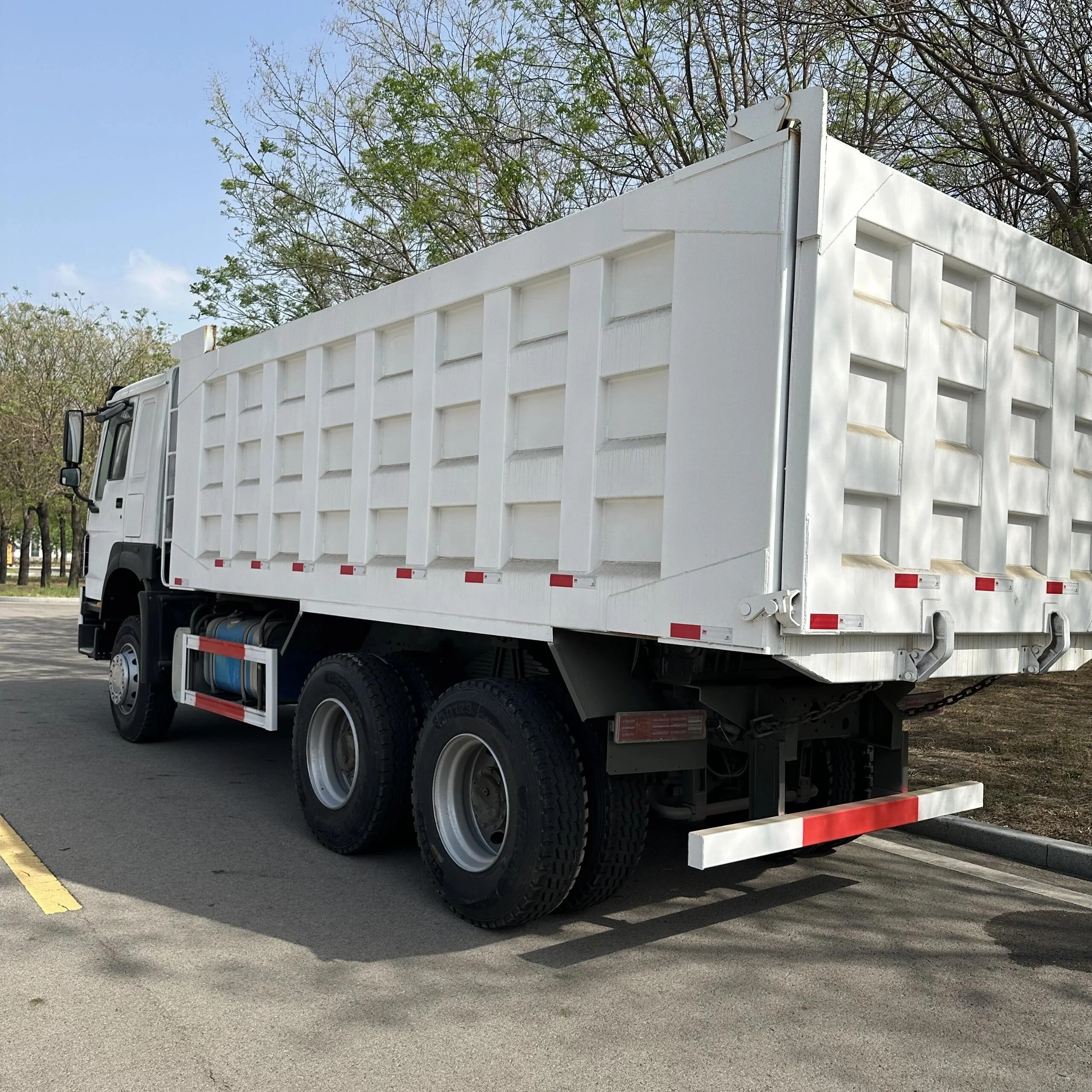 Customization 6x4 400 420 375 371HP Sino Truck Howo used dump truck 10 Wheel Tipper Truck For Sale white hovo