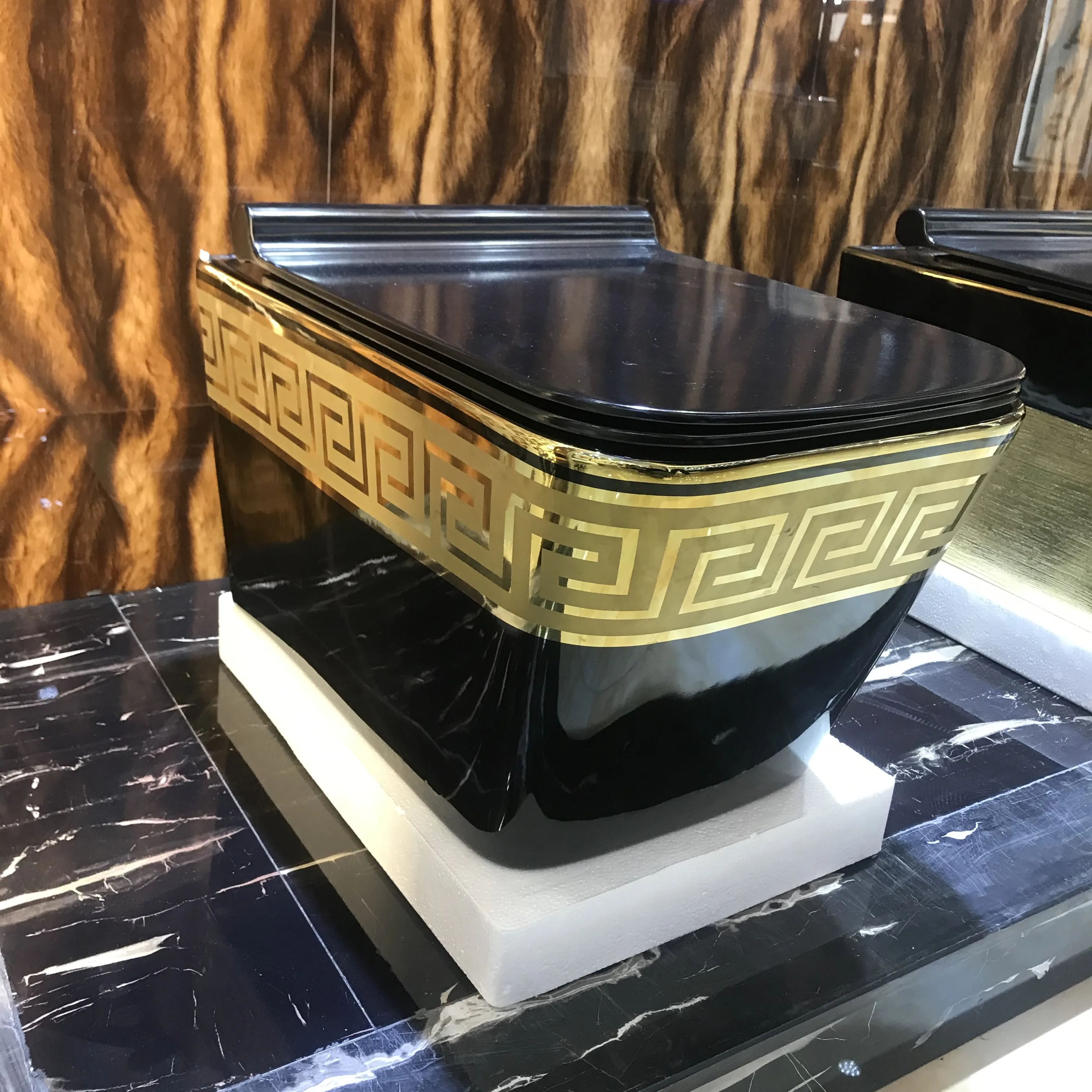 Black golden wall mounted hanging toilet bowl ceramic bathroom luxury gold plated wall hung toilet