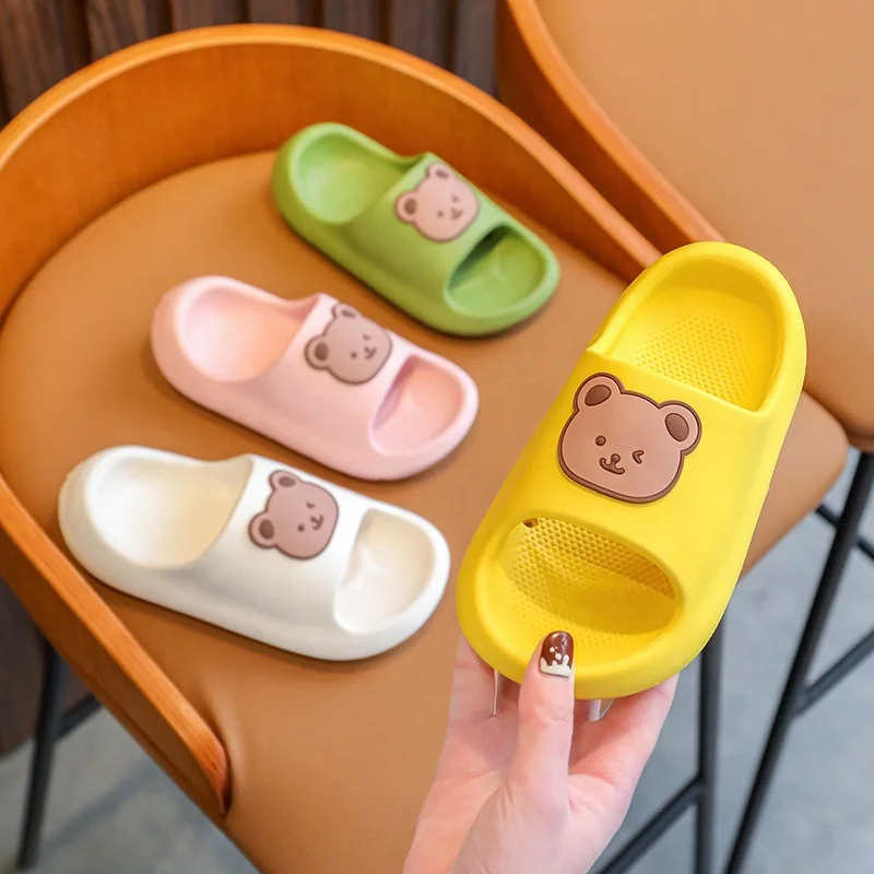 2021 High Quality Children Sandals Cute Cartoon Bear Kid Shoes OEM Slider Indoor Non-Slip Kids Shoes Slides Slippers For Babies
