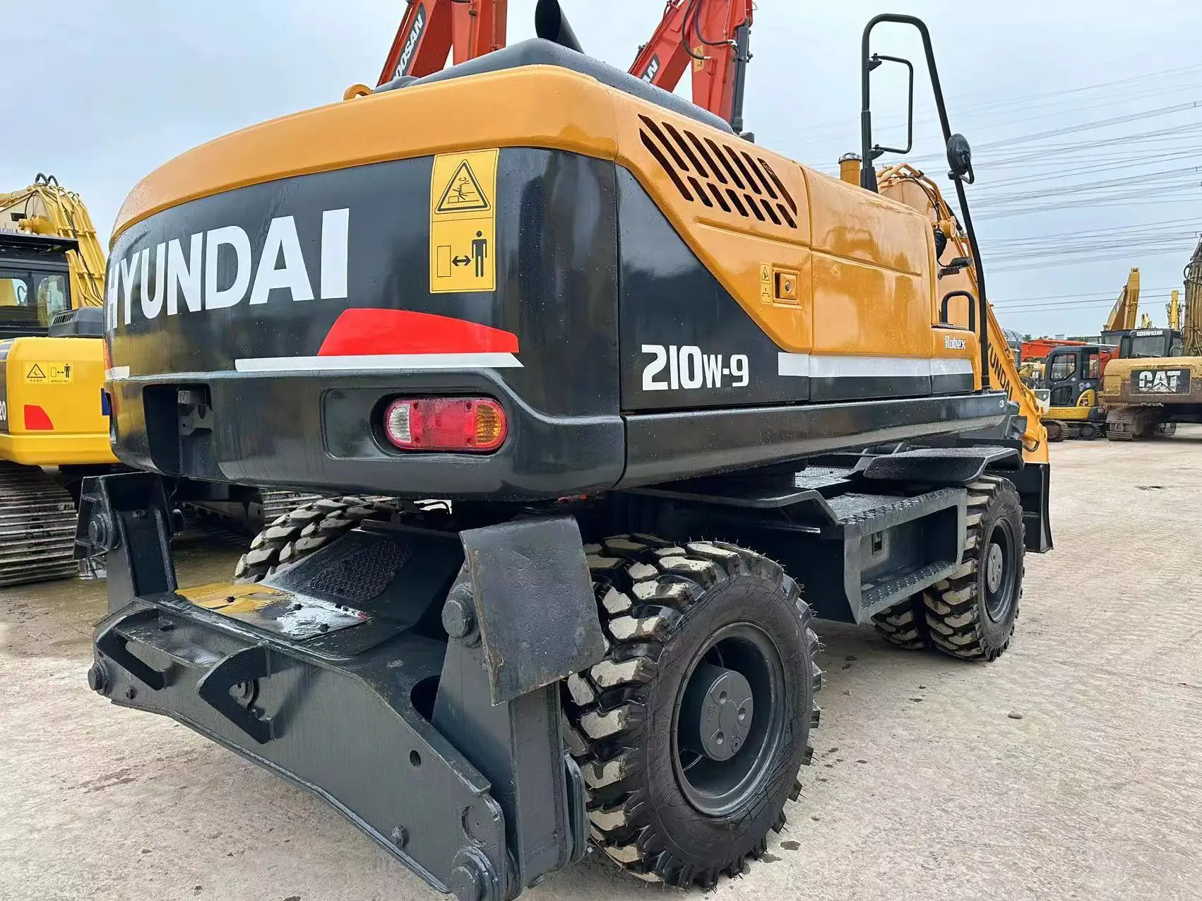 21 ton Wheel Excavator Machinery Used Price Large Tractor Hyundai 210 Excavator