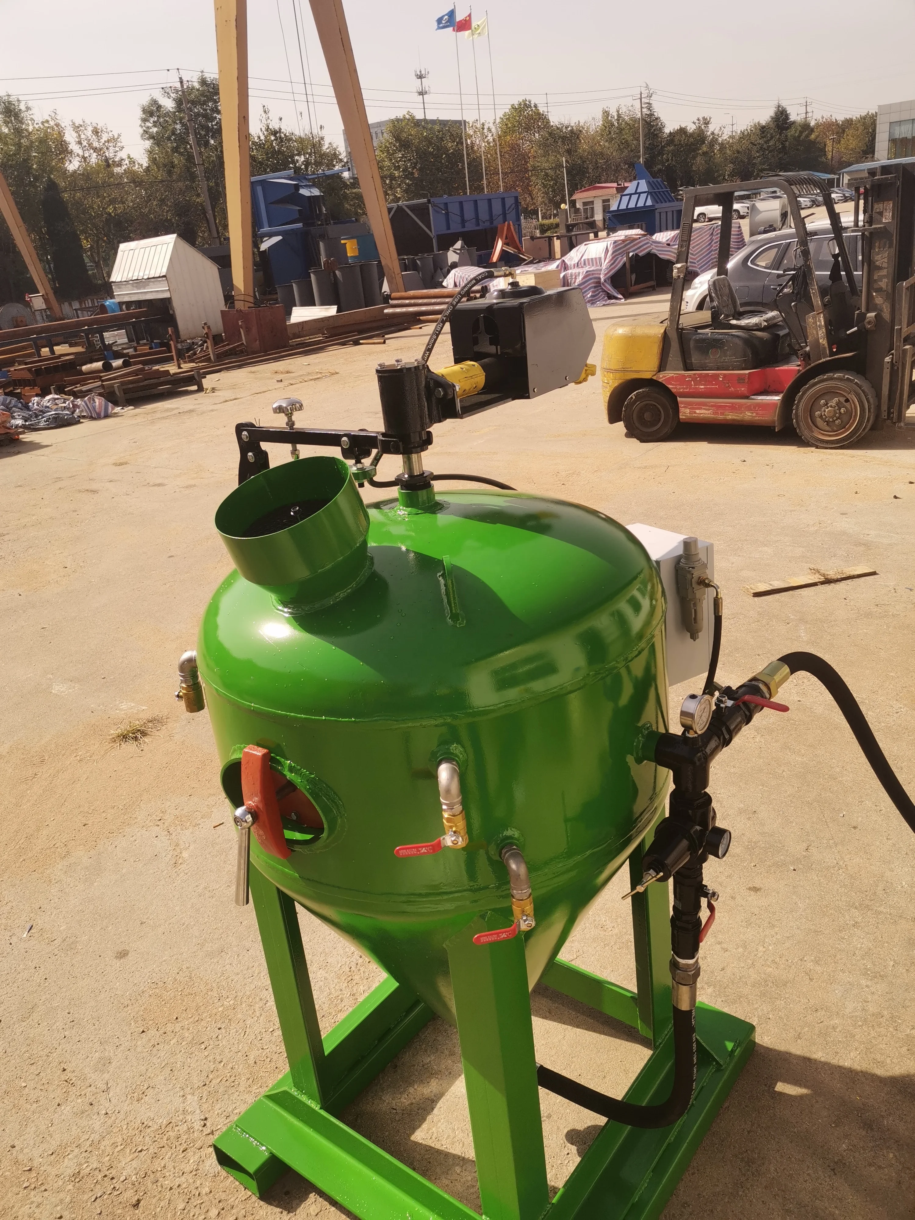 Новинка, аппарат для влажной взрывной обработки без пыли