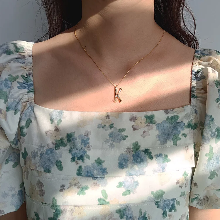 More Popular Design Brass 16k Gold Plating Letter R Pendant Necklace Fashion Charms Necklace For Women