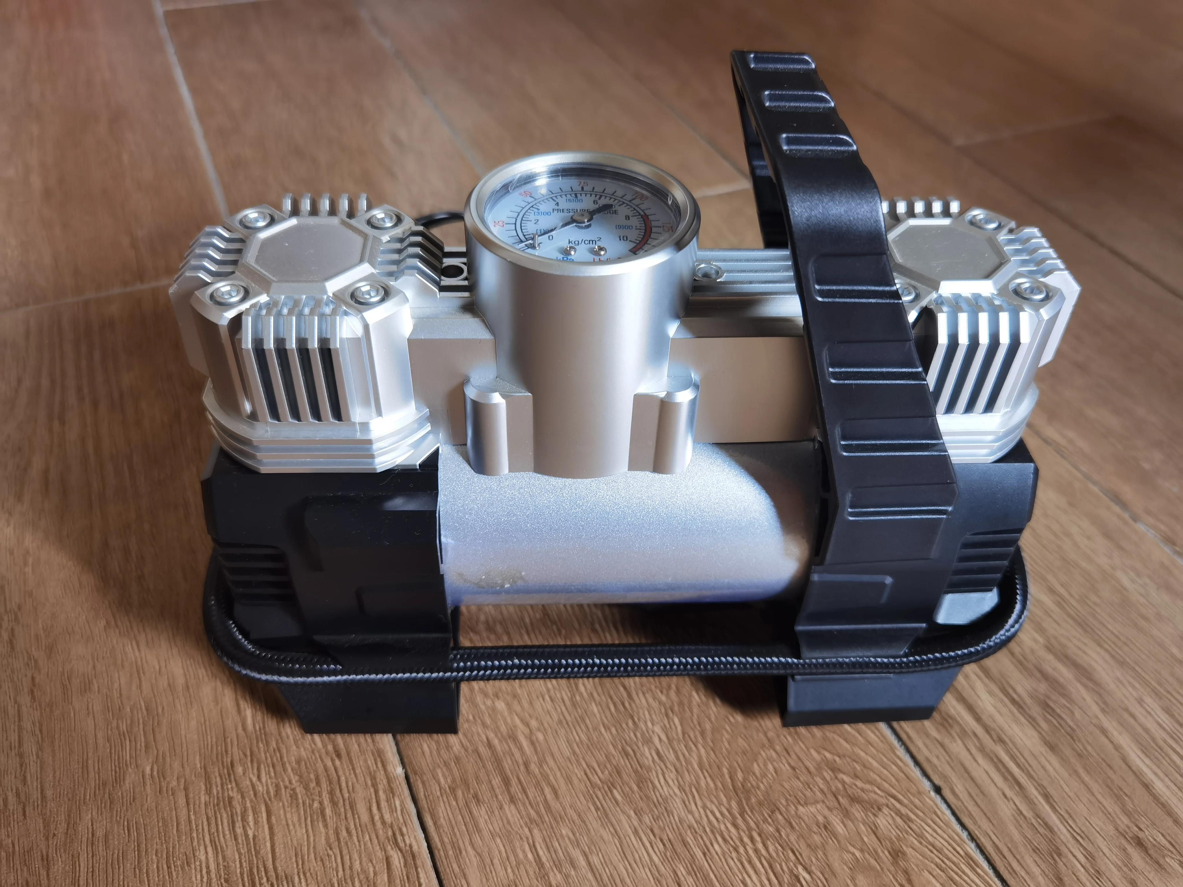 HF530  Metal double cylinder car Air Compressor DC12V Portable Car Tire Inflator fast pump Auto Stop 45L/min automobile air pump