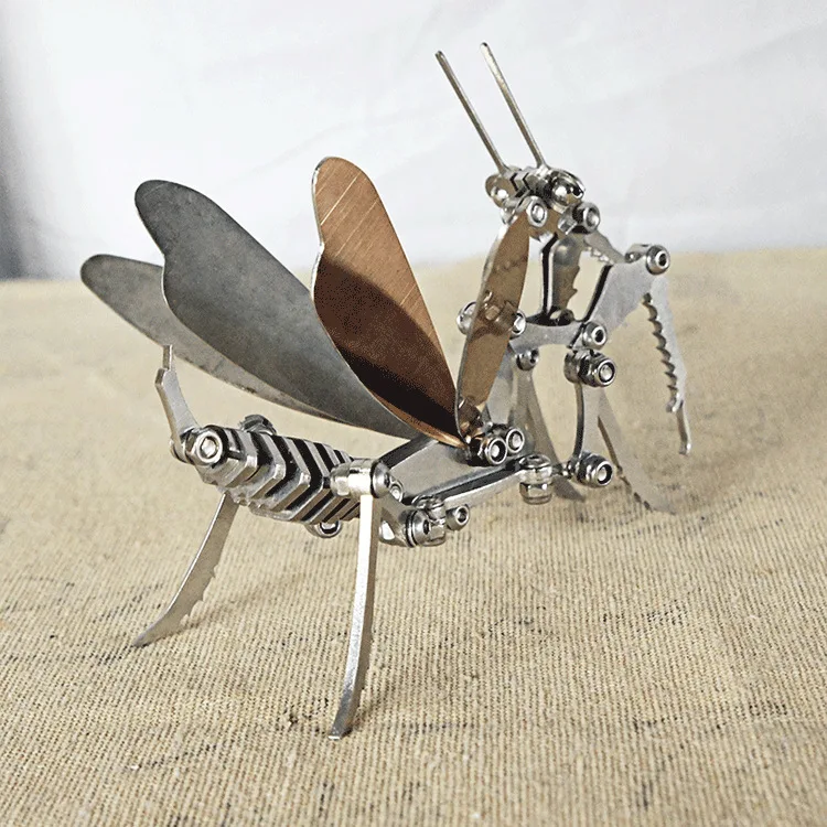 Punk Style Metal Art Home Desktop Cabinet Display Gift Decorations Stainless Steel Metal Art Animal Mantis Model