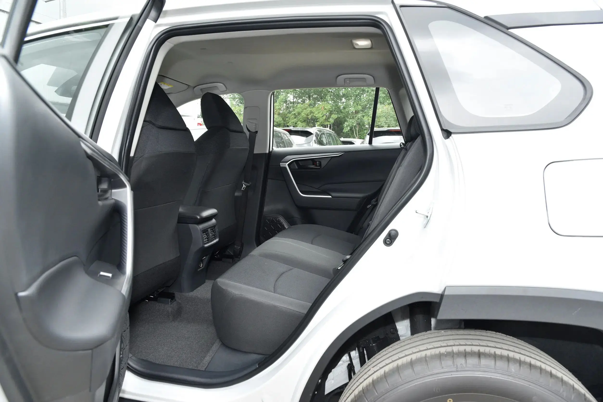 2024 Toyota RAV4 Hybrid SUV 5 Seats LHD Gasoline Electric Vehicle High Quality Used Car For Sale