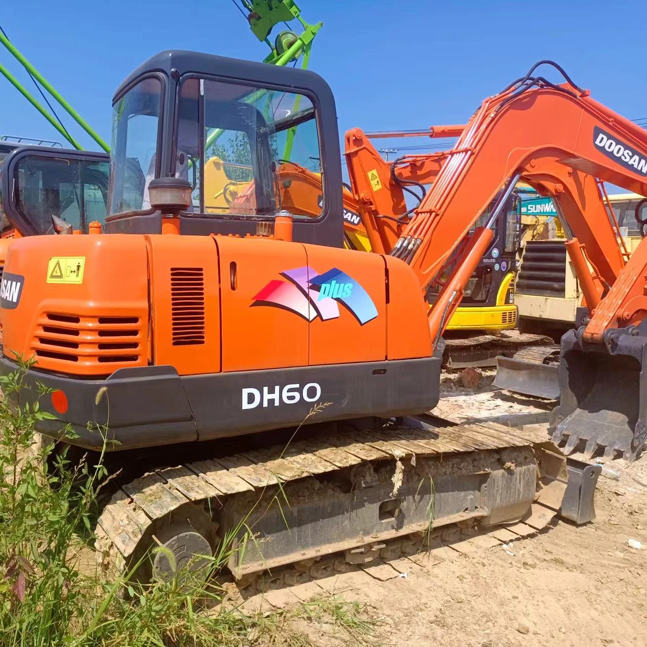 High quality, 6-ton used light original excavator Doosan DH60 for sale at low prices
