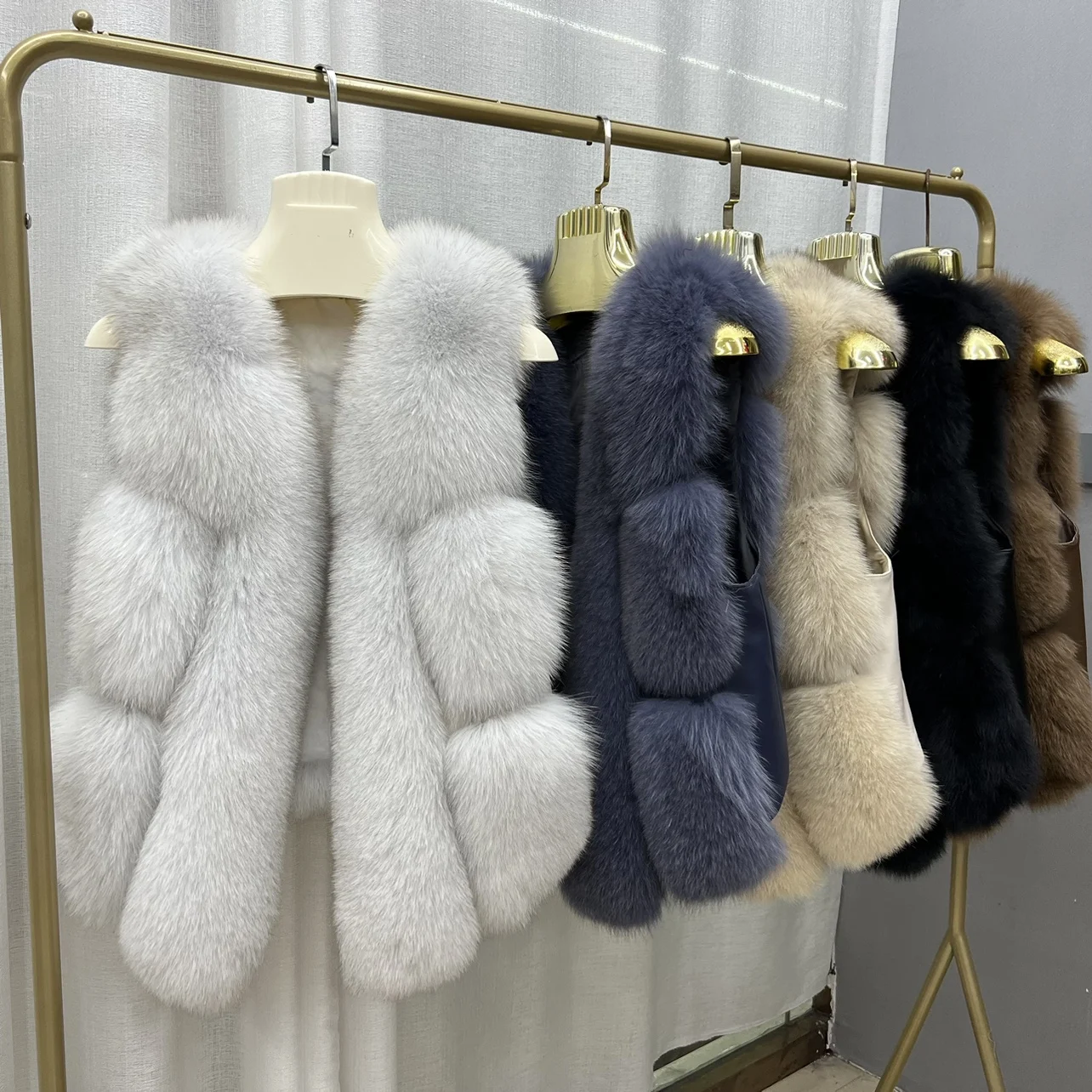 Hot Selling Warm Winter Fashion Classic Natural Real Fox Fur Vest High Quality Women Real Fur Waistcoat