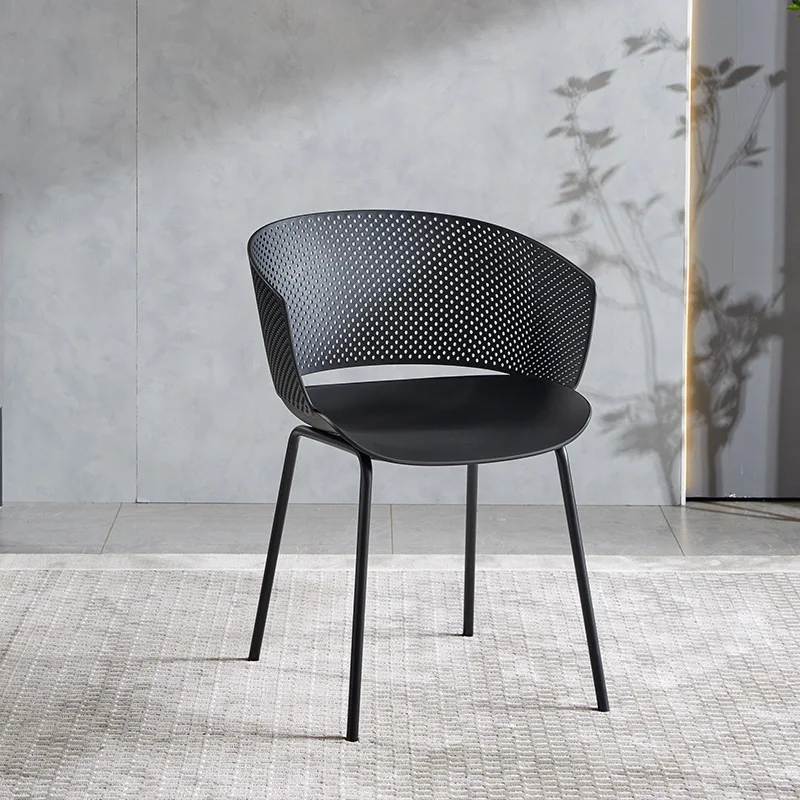 Простые роскошные современные пластиковые стулья для столовой мягкие удобные штабелируемые взрослых со спинкой