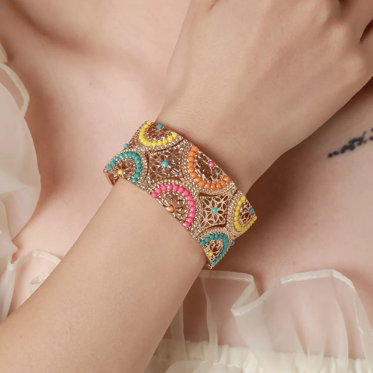 18k Gold Plated Chunky Bangles Indian Wrist Bracelets Woman Stylish Hollow Wide Bangle Colorful Rice Beads Cuff Bracelet Jewelry