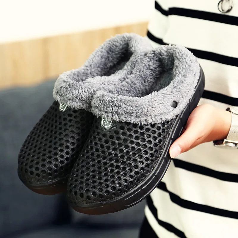 Wholesale Unisex New Winter Slip On Fur Lined Clogs Garden Shoes Men Women Black Comfortable Warm Furry Clogs With Fur