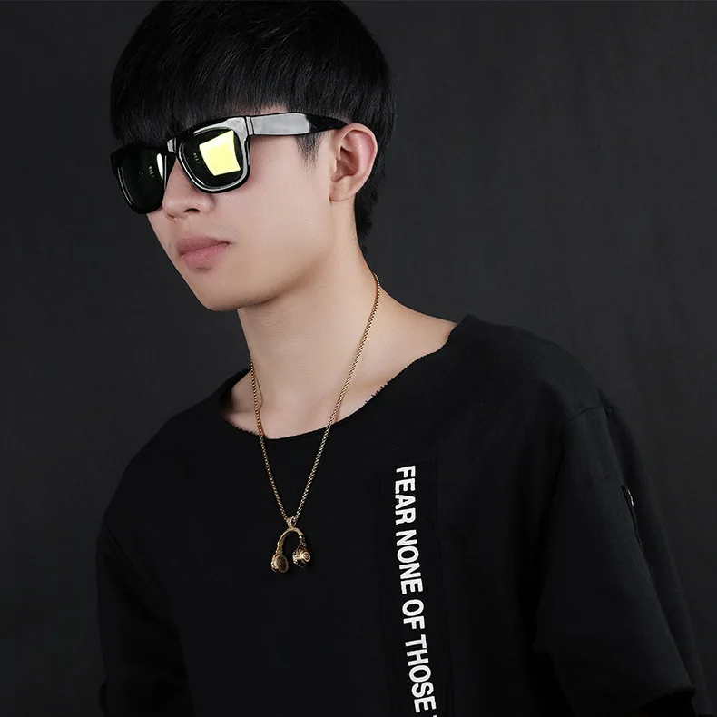 Retro headphones music couple pendant necklace men and women hip-hop leisure literary necklaces personality gift 2024