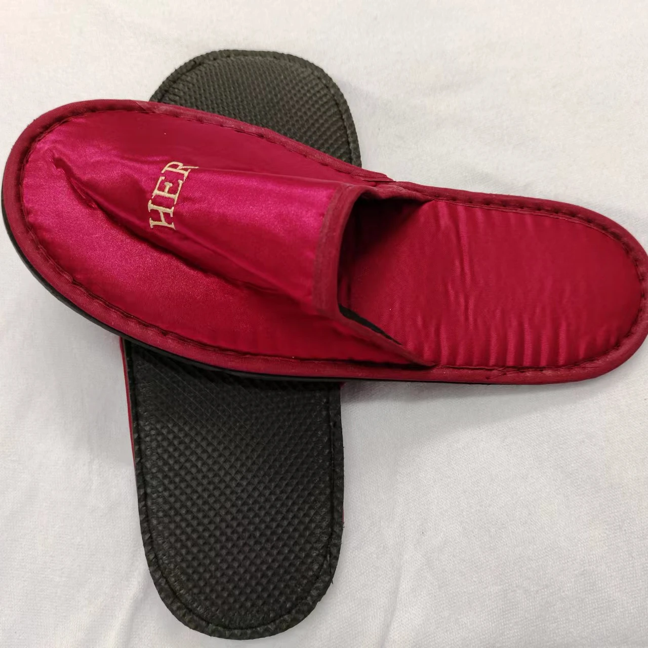 Custom LOGO red wedding bridesmaid slippers wedding essential bridal slippers satin robe matching sandals