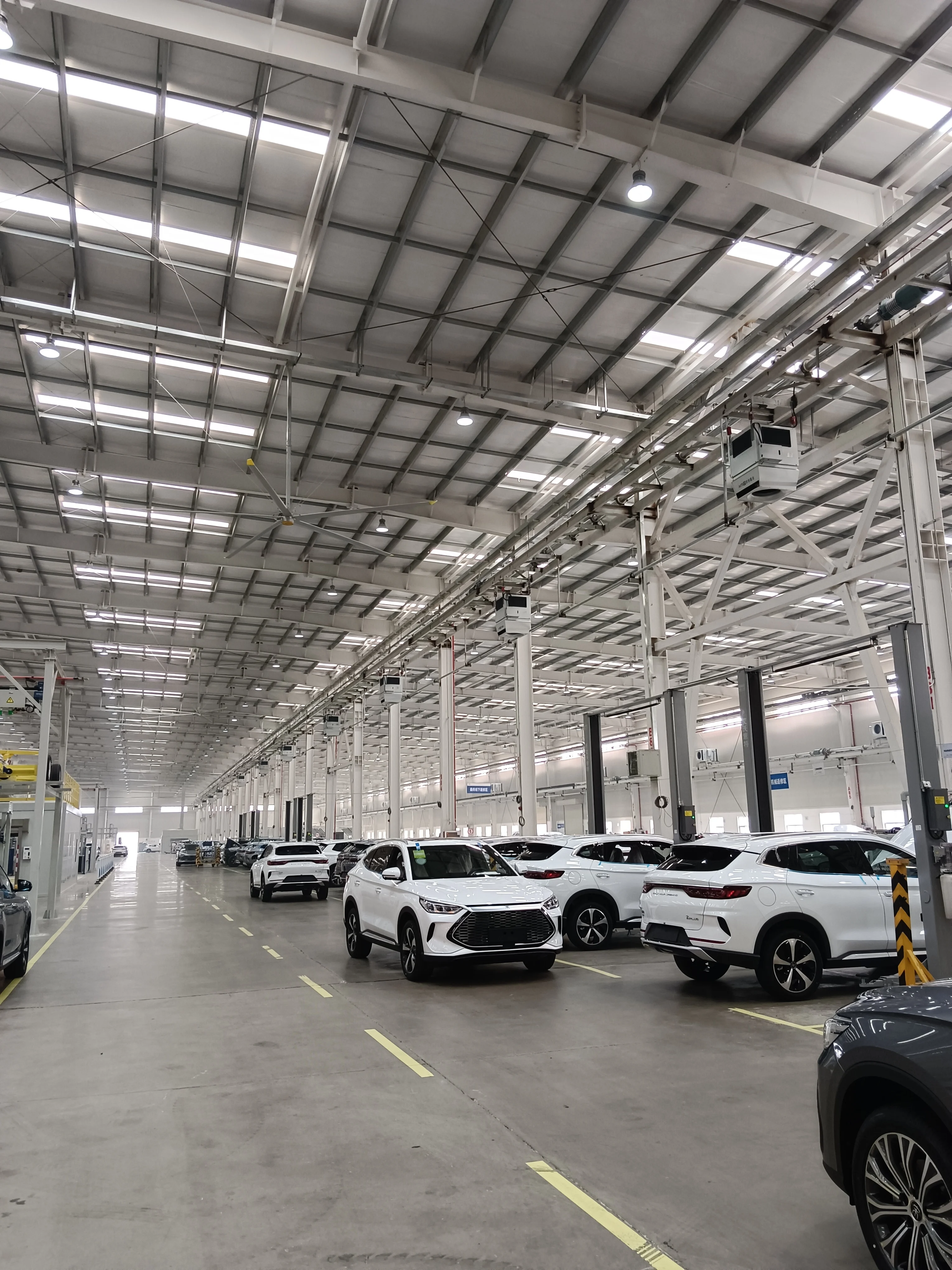 AirTS ductless high and large space cold water chiller type air cooler and heater with chiller For  large space HOVAL SYSTEM