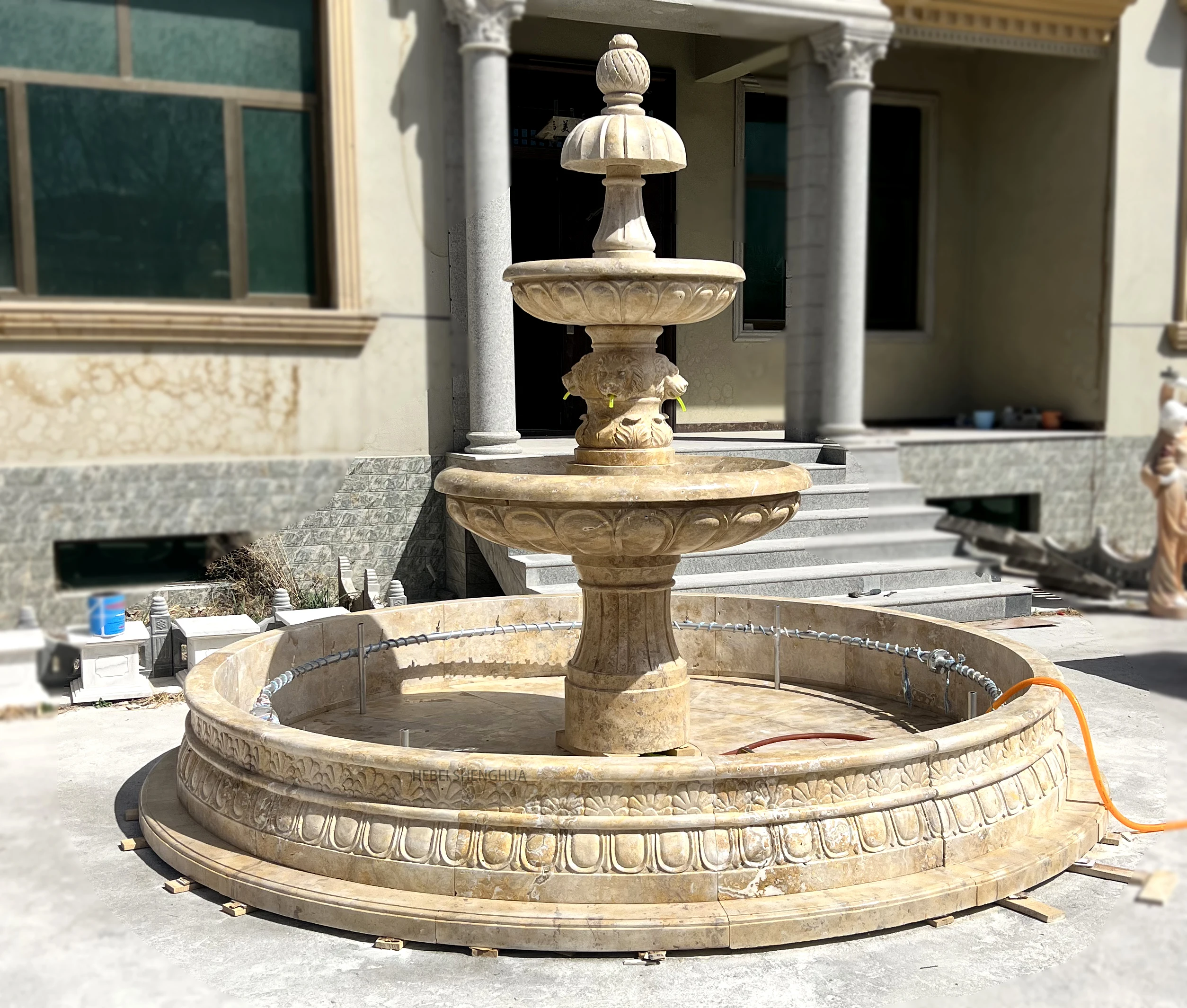 Outdoor Garden Hand Carved Beige Travertine Marble Lions Head Water Fountains For Sale