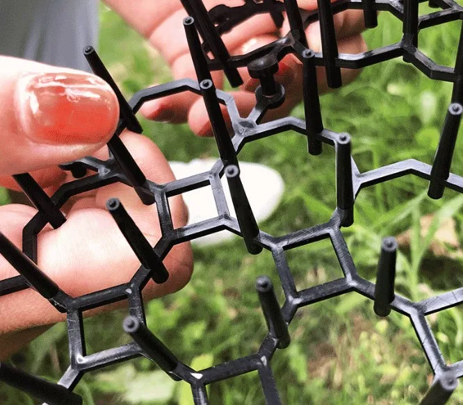 Popular Anti Cats Dog Network Digging Stopper Flat Prickle Strip Outdoor Garden Deterrent Device Cat Deterrent Scat Spike Mat