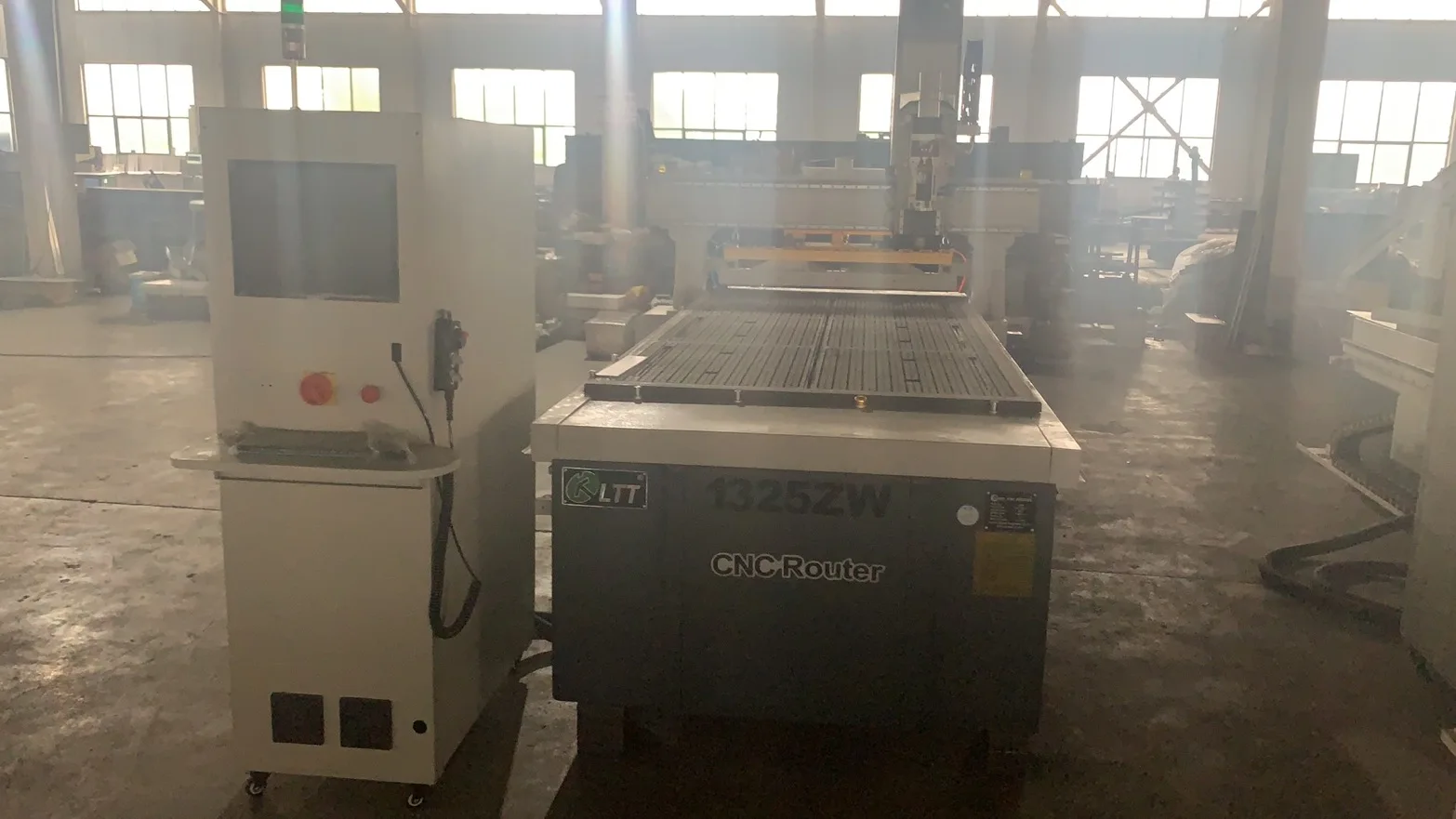 1325ZW Straight-line Tool Changer Automatic CNC Cutting Machine Woodworking Engraving Machine