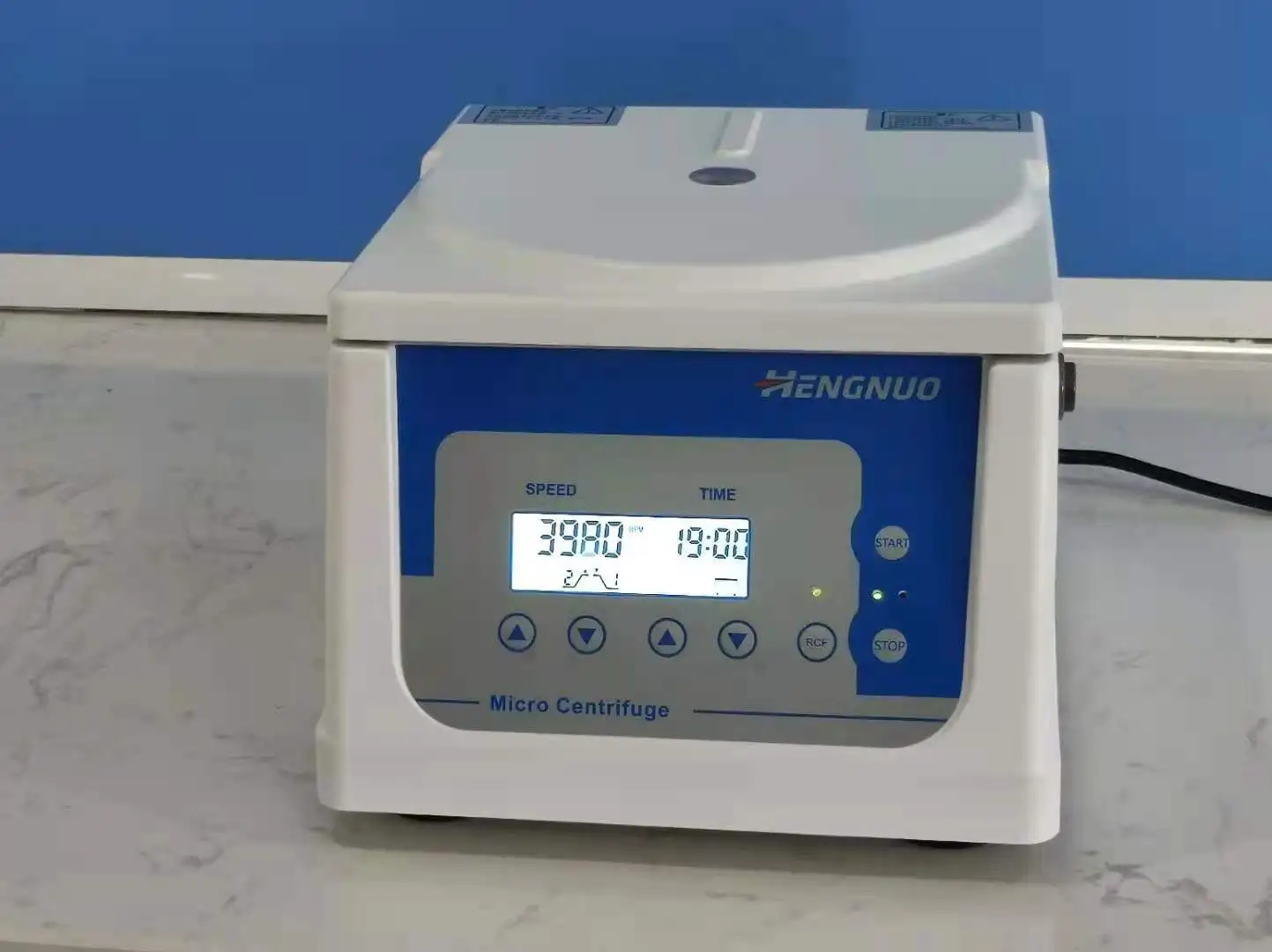 Micro low speed centrifuge with maximum capacity of 8 * 15ml / 12 * 10ml and weight of 7.5kg laboratory centrifuge