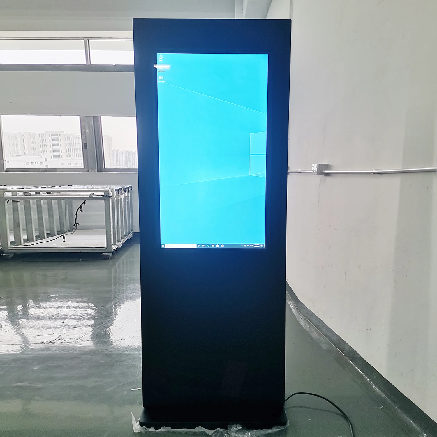 High Brightness 2500nits touch screen lcd outdoor advertising totem kiosk CMS software LCD display digital signage and displays