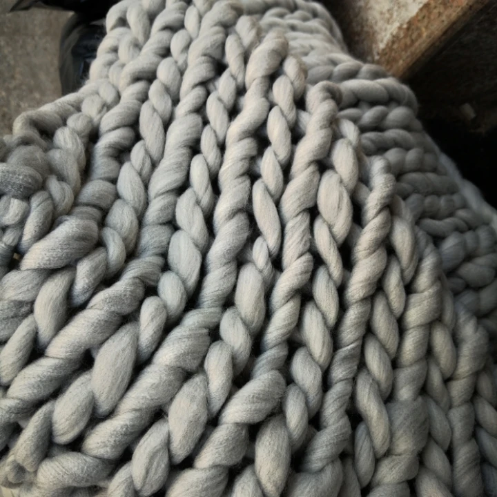 Wholesale handmade cable knitted wool throw blanket 100 acrylic blanket for home decoration