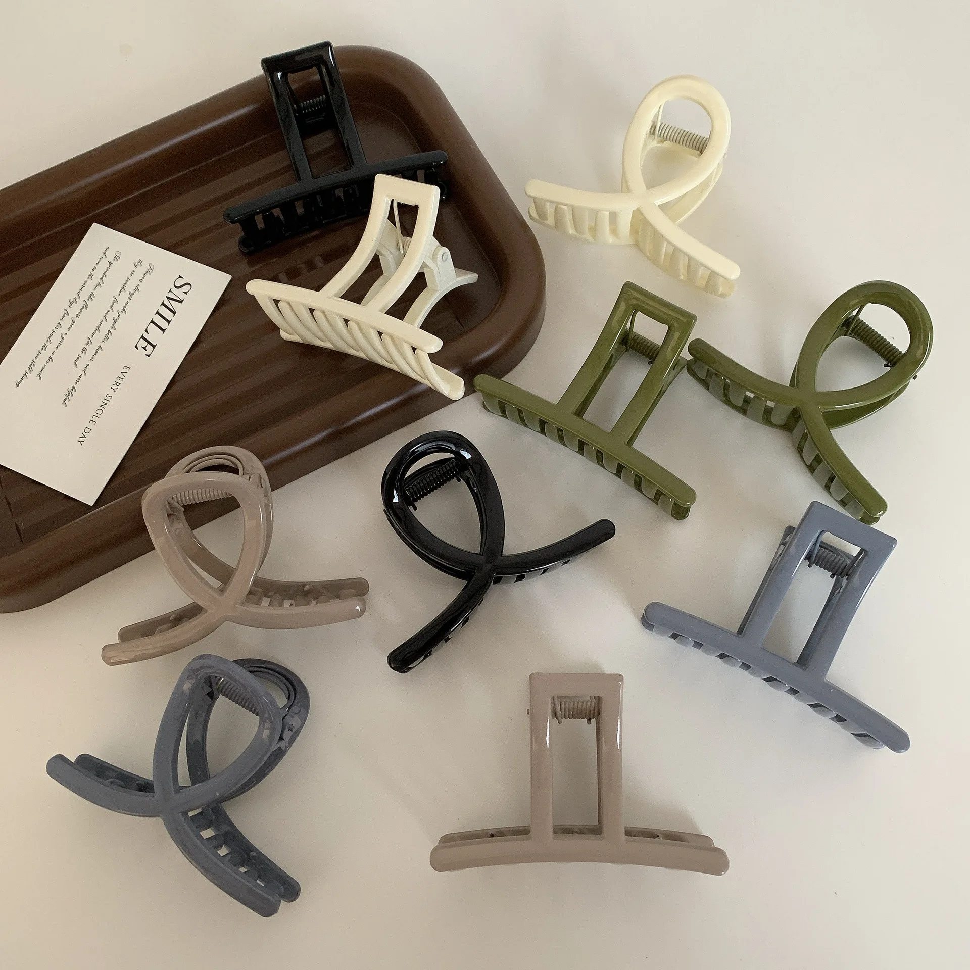 GIRLIZE Wholesale Fashion 8cm Color Hollow Geometric Crossed Wave Big Plastic Acrylic Women Hair Claw Clip For Thick Hair