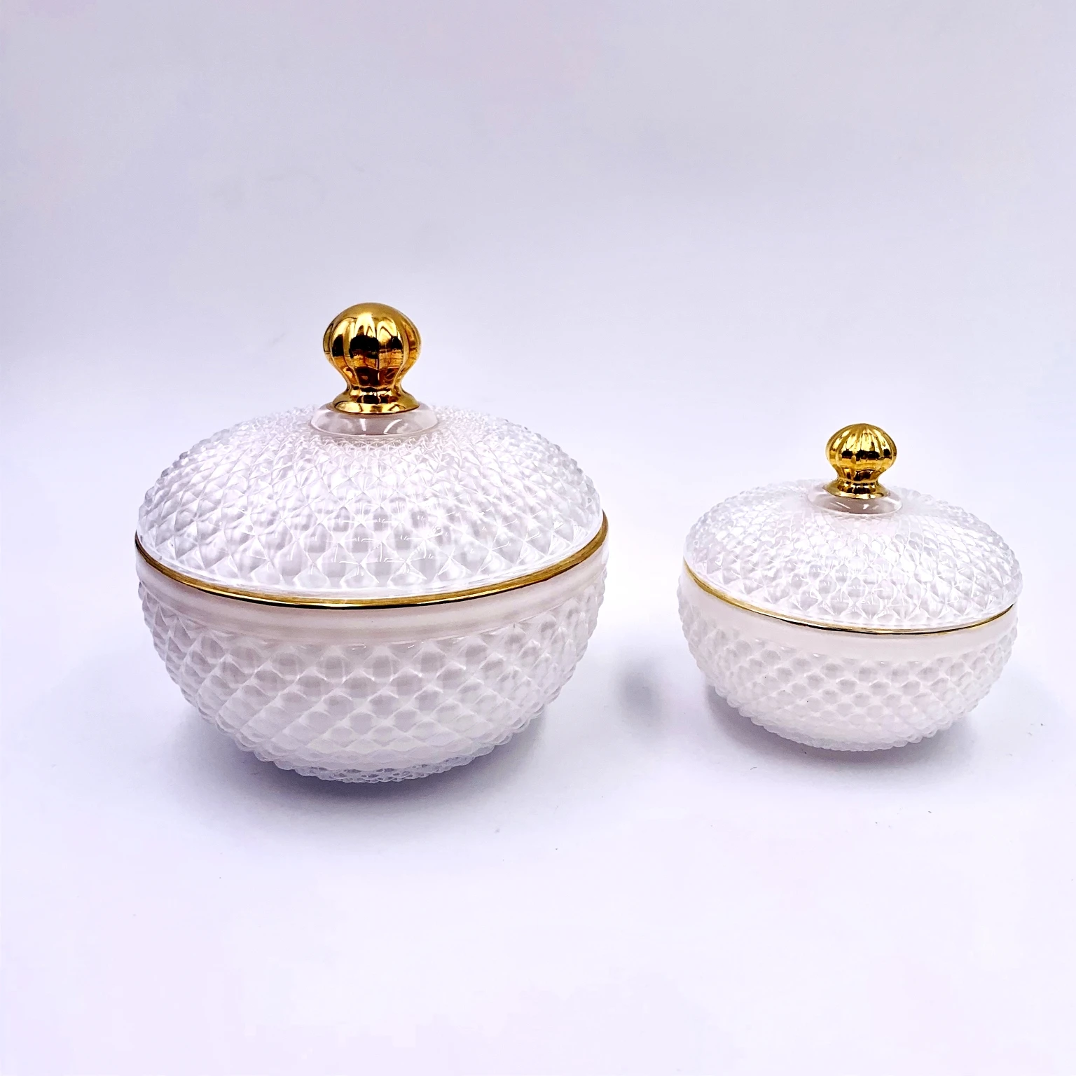 GEO Cut Round Wax Cup New Style White Glass 230ml Candle Jar with Lid Retail Candy Jar Hot Selling Home Decor Storage Jar BR