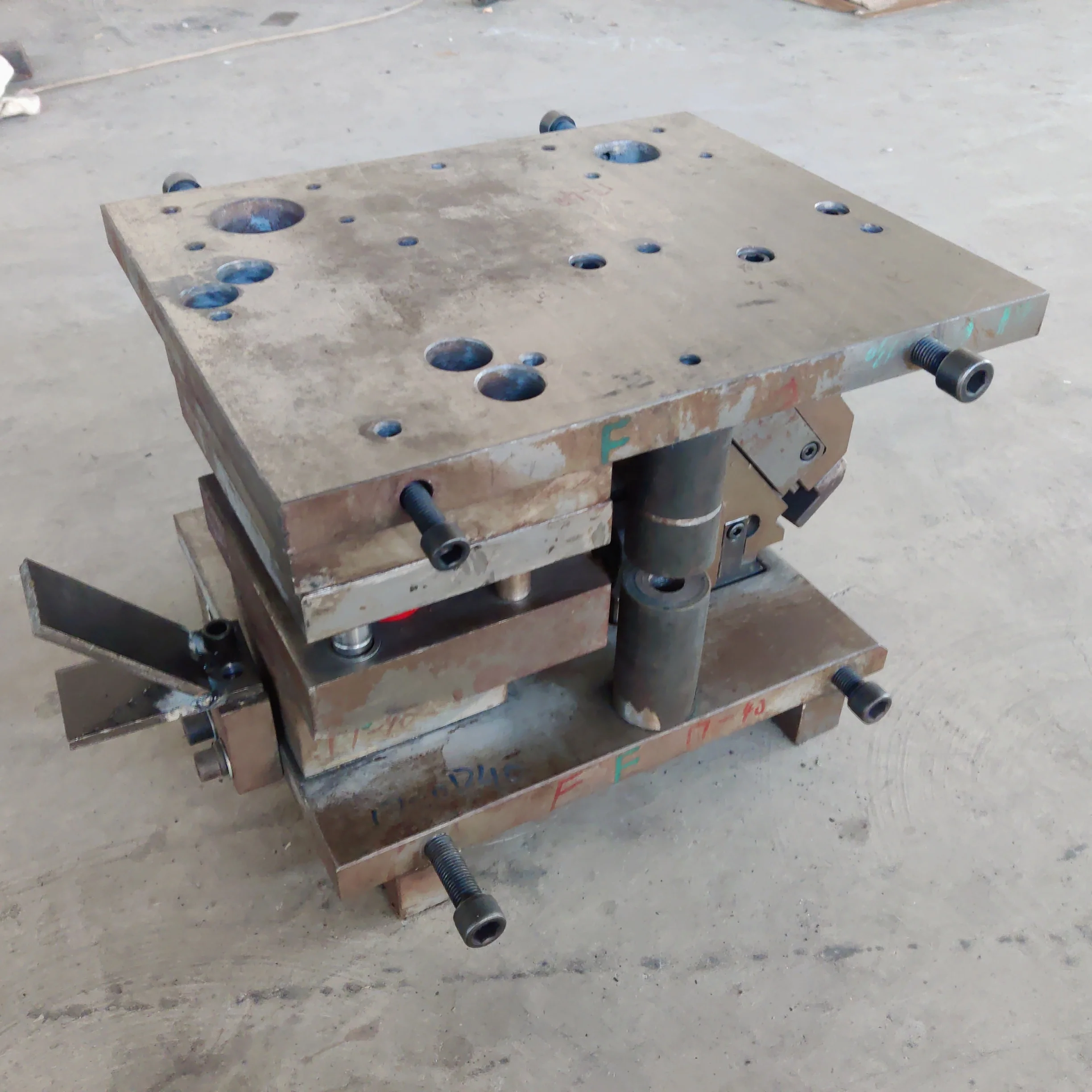 China Manufacturer Bending Machine For Dies Metal Stamping Mold Stainless Steel Die Metal Stamping Press