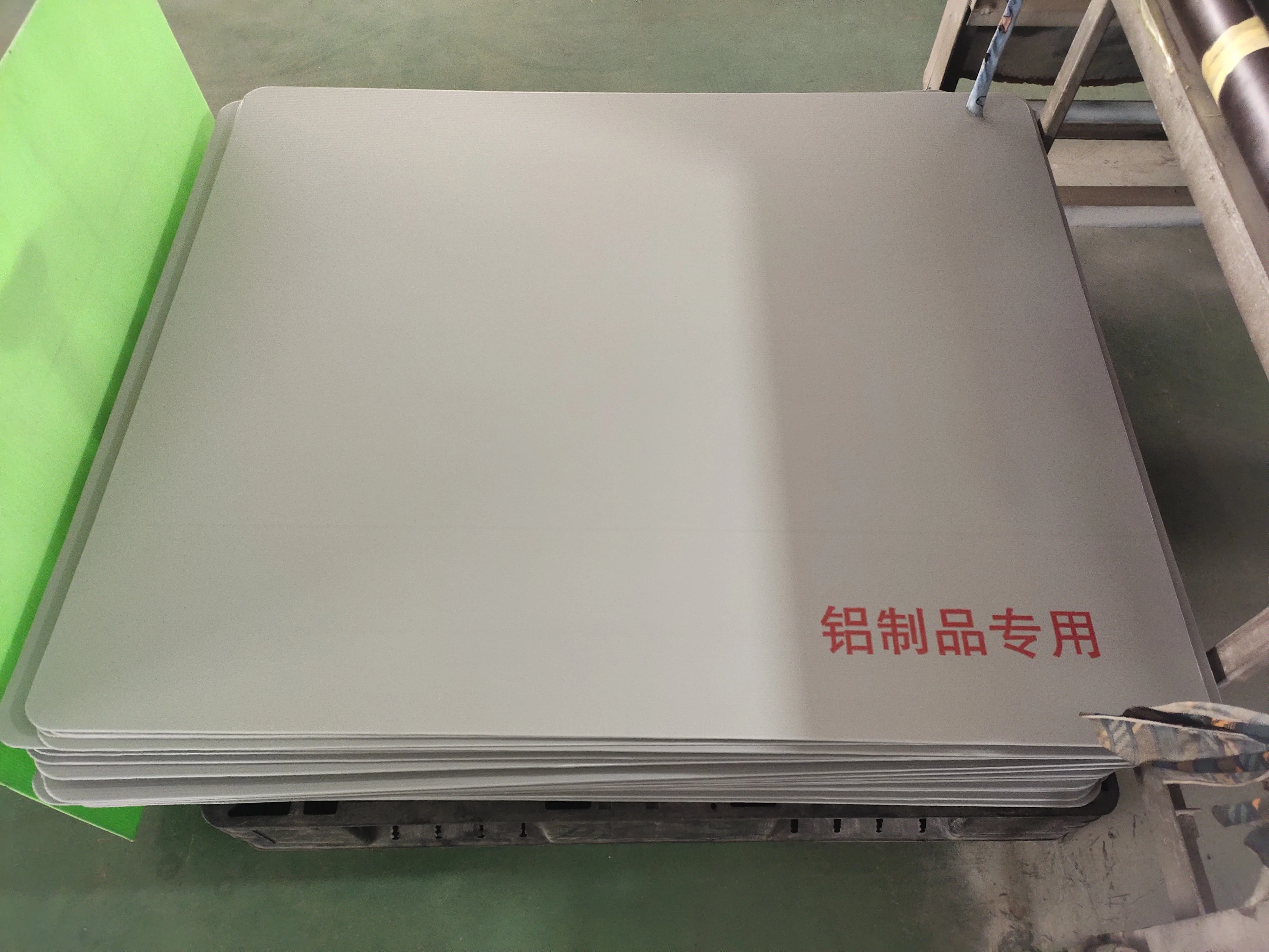 Lightweight coroplast sealing sheet printing plastic display divider /layer pad