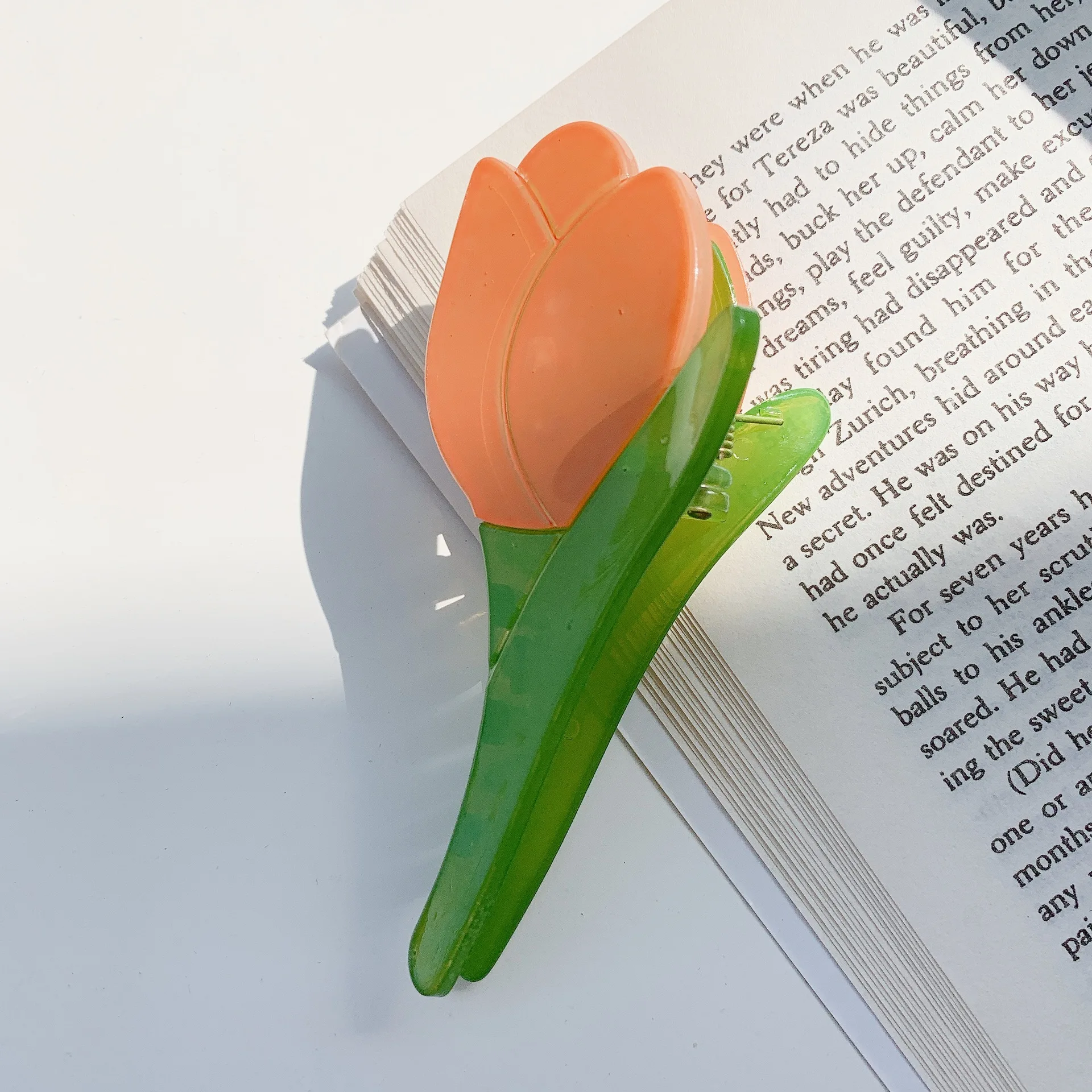 GIRLIZE Wholesale Korean Fashion 10cm Fancy Color Large Plastic Tulips Flower Hair Claw Clip Hair Accessories For Women 2022