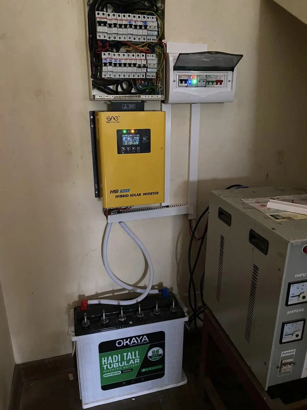 1kw 12v Dc To 220 Ac Solar Controller For Home Off Grid MPPT In Built Solar Inverter