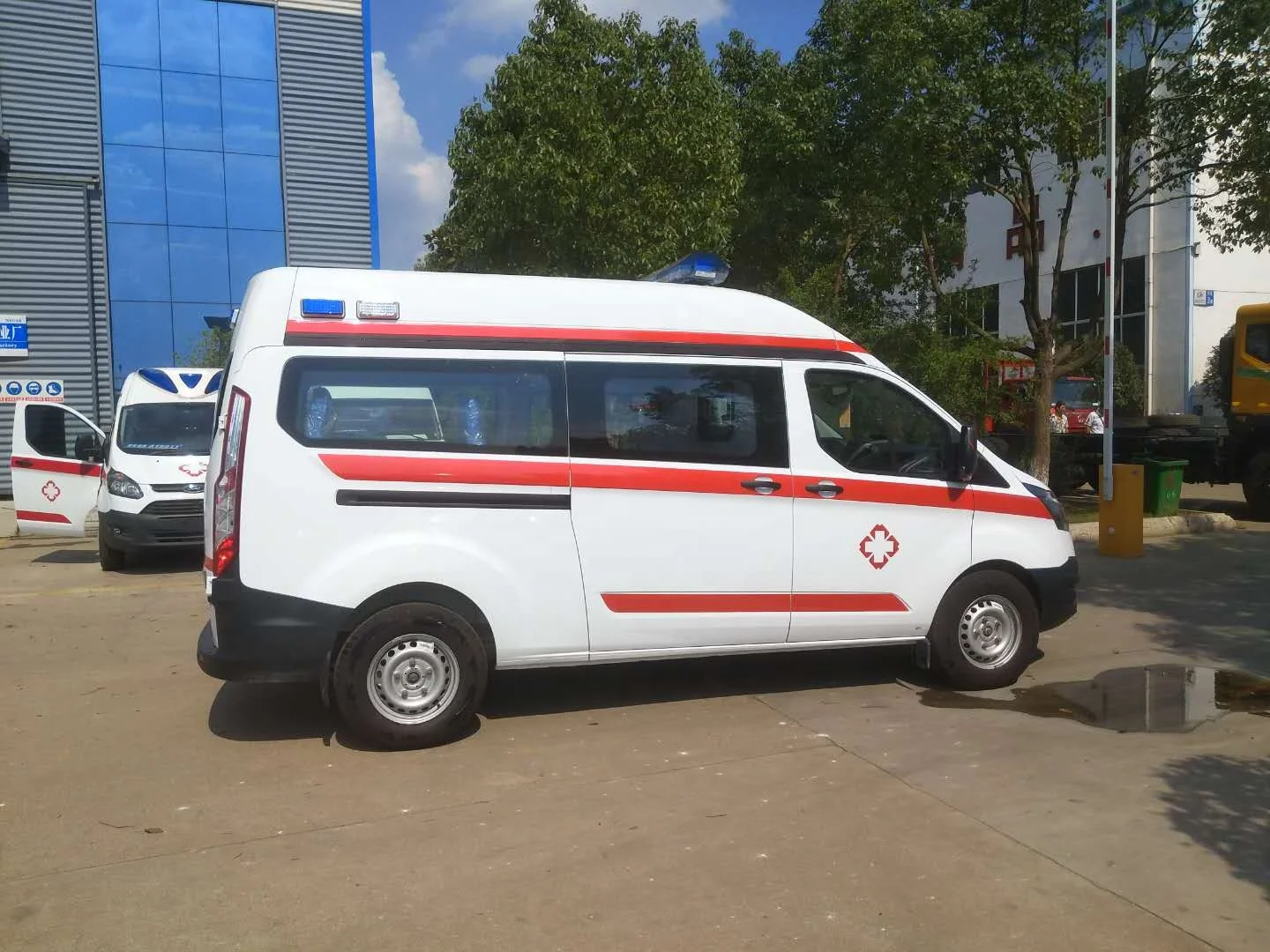 New JMC Ford Transit  Middle-roof Ward type Ambulance price