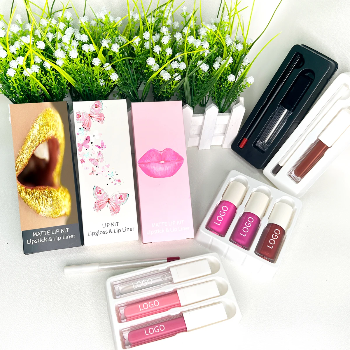 Wholesale bulk custom lip gloss lip liner makeup kit vegan high shine lip gloss kit cruelty free glossy private label makeup set